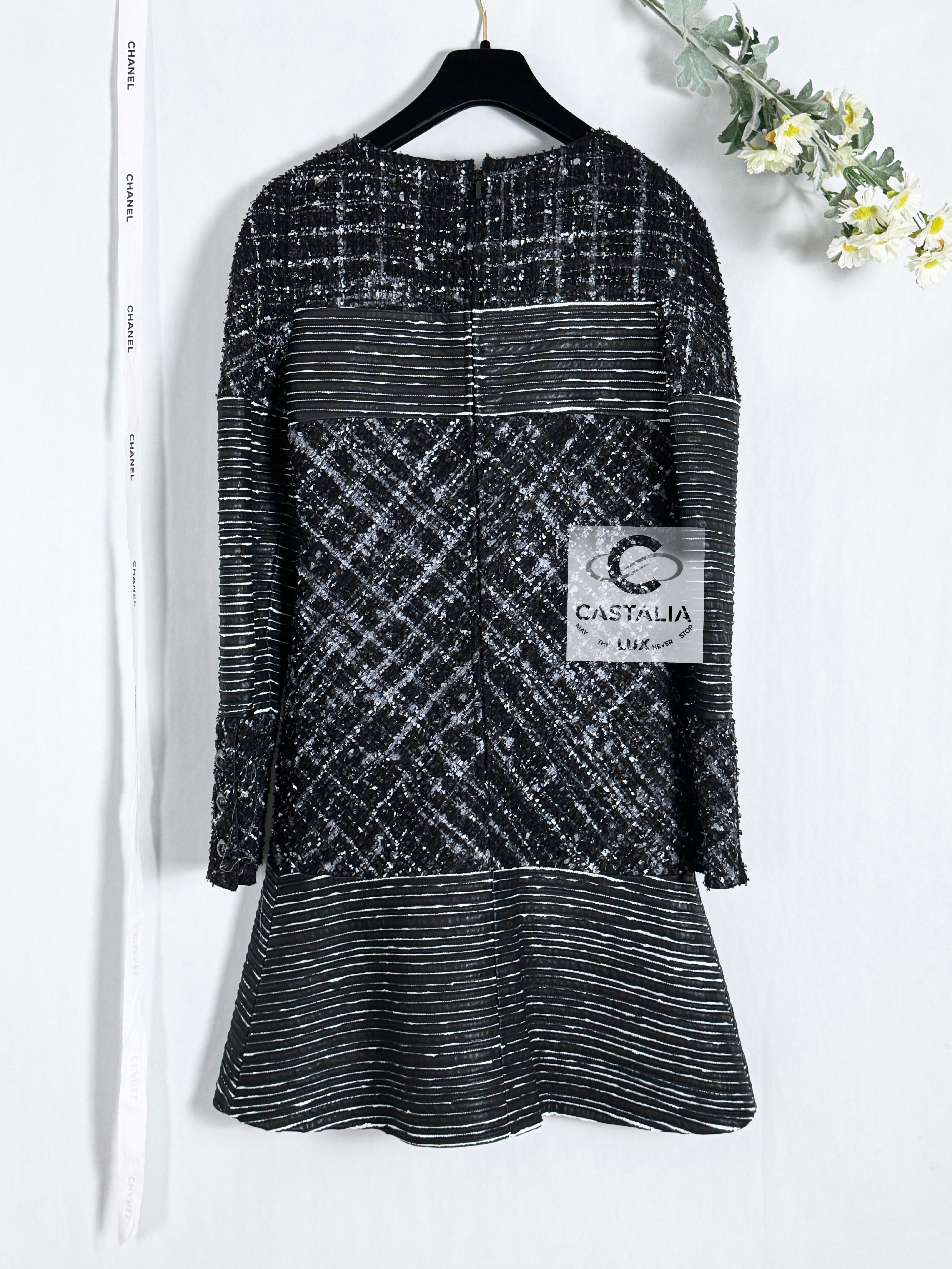 Chanel 8K$ New Tweed and Leather Runway Dress 34 FR en vente 5