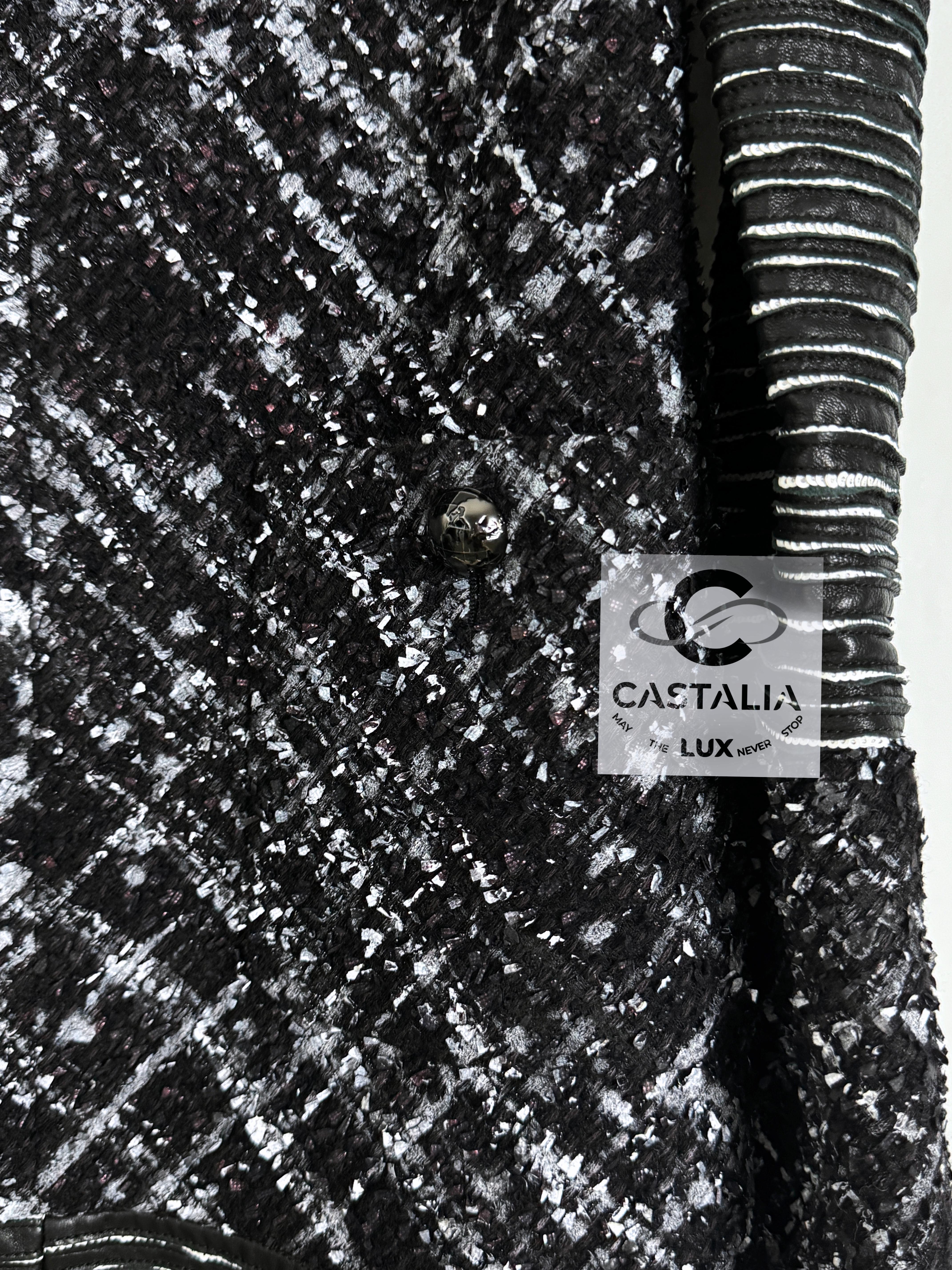 Chanel 8K$ New Tweed and Leather Runway Dress 34 FR en vente 8