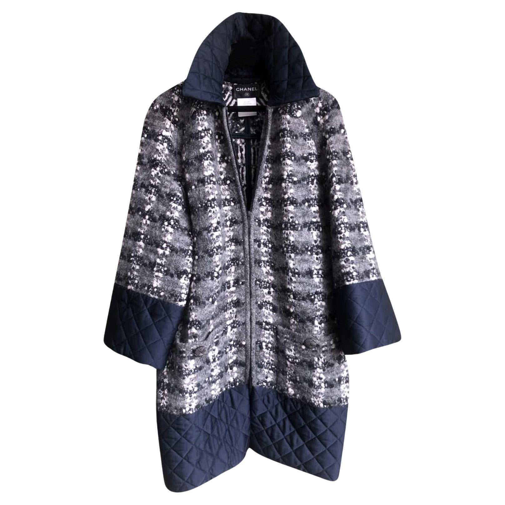 CHANEL 8.000 $ Paris/Salzburg Bouclé-Tweedmantel