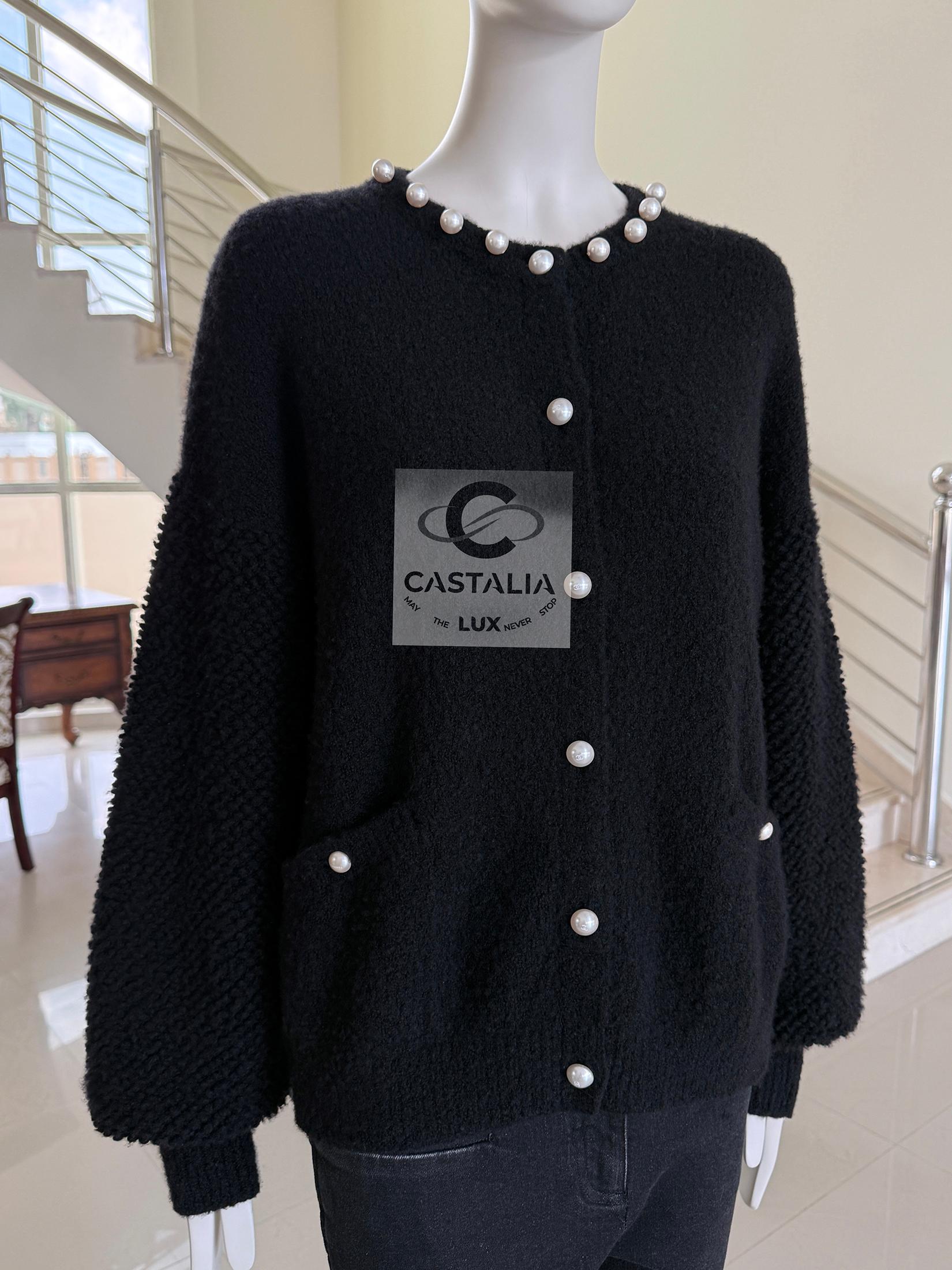 Chanel 8K$ Pearl Embellished Boucle Cashmere Jacket 40 FR For Sale 1