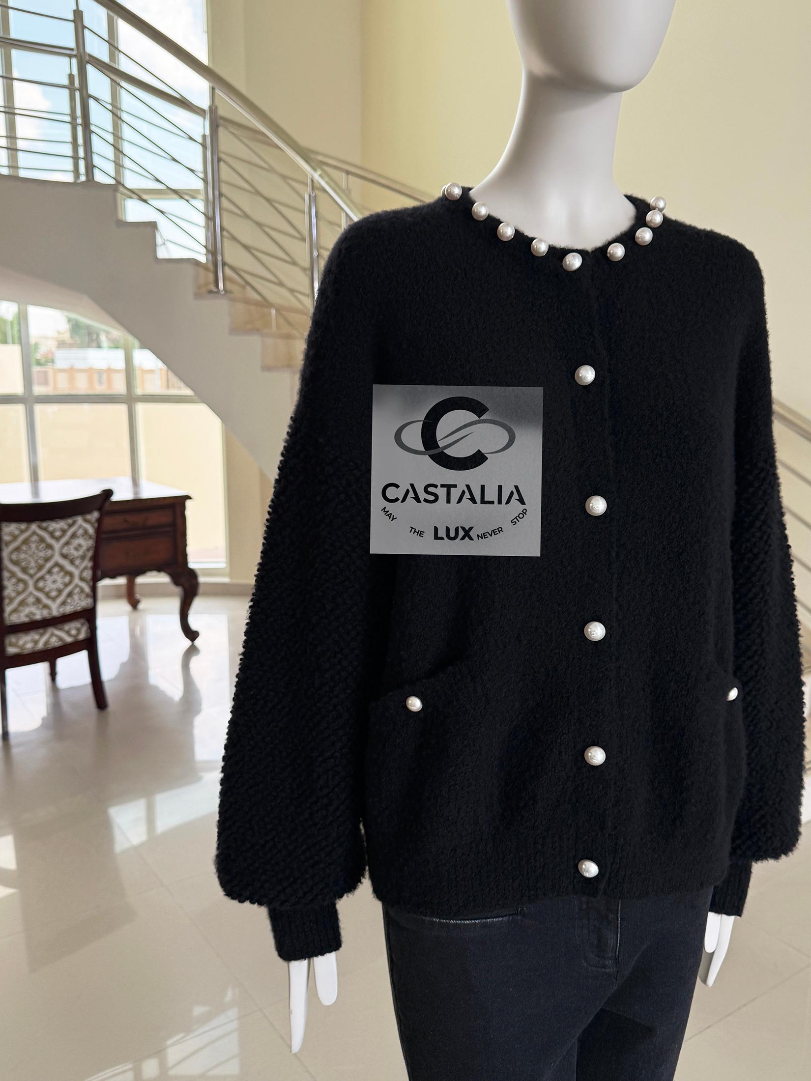 Chanel 8K$ Pearl Embellished Boucle Cashmere Jacket 40 FR For Sale 2