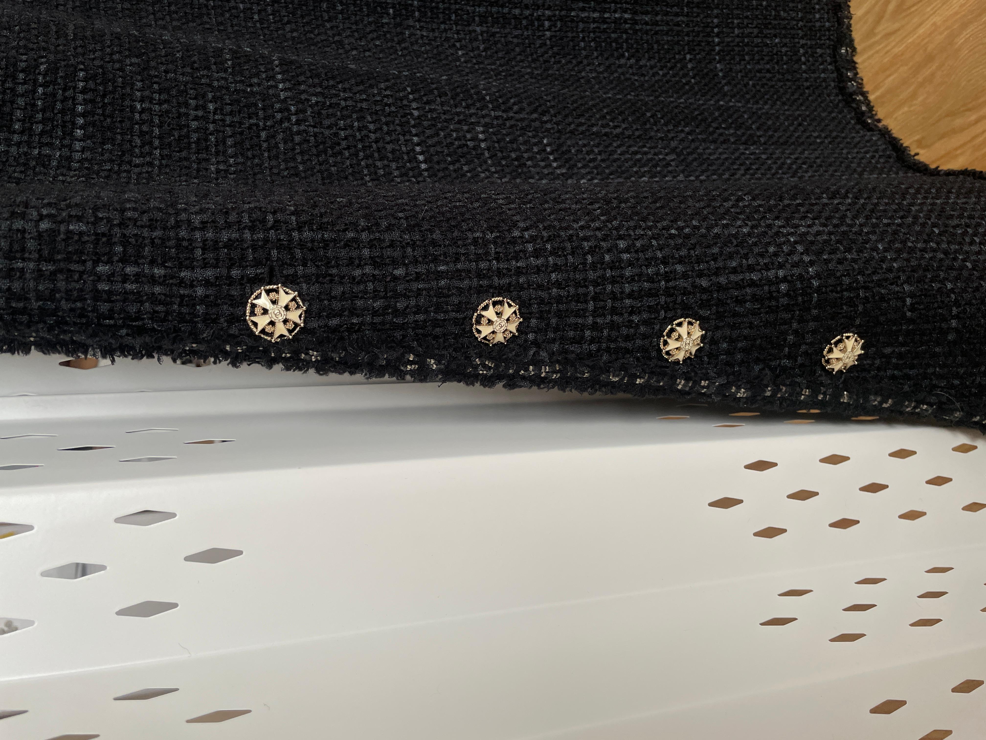 Chanel 8K$ Rare Jupe Maxi Tweed Noir avec Boutons Gripoix 36 FR en vente 4