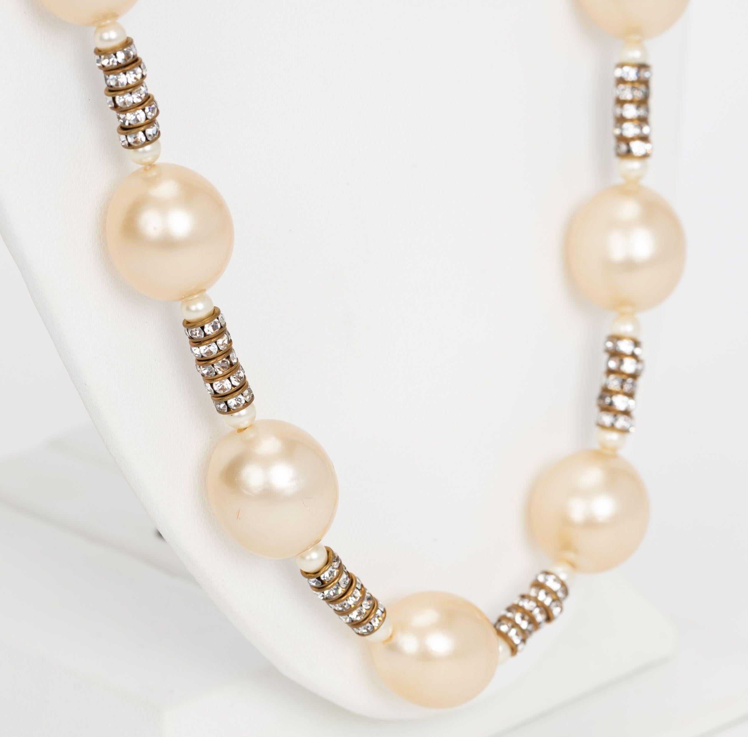 Chanel 90 Gripoix Perlen-Sautoir-Halskette im Zustand „Hervorragend“ im Angebot in West Hollywood, CA