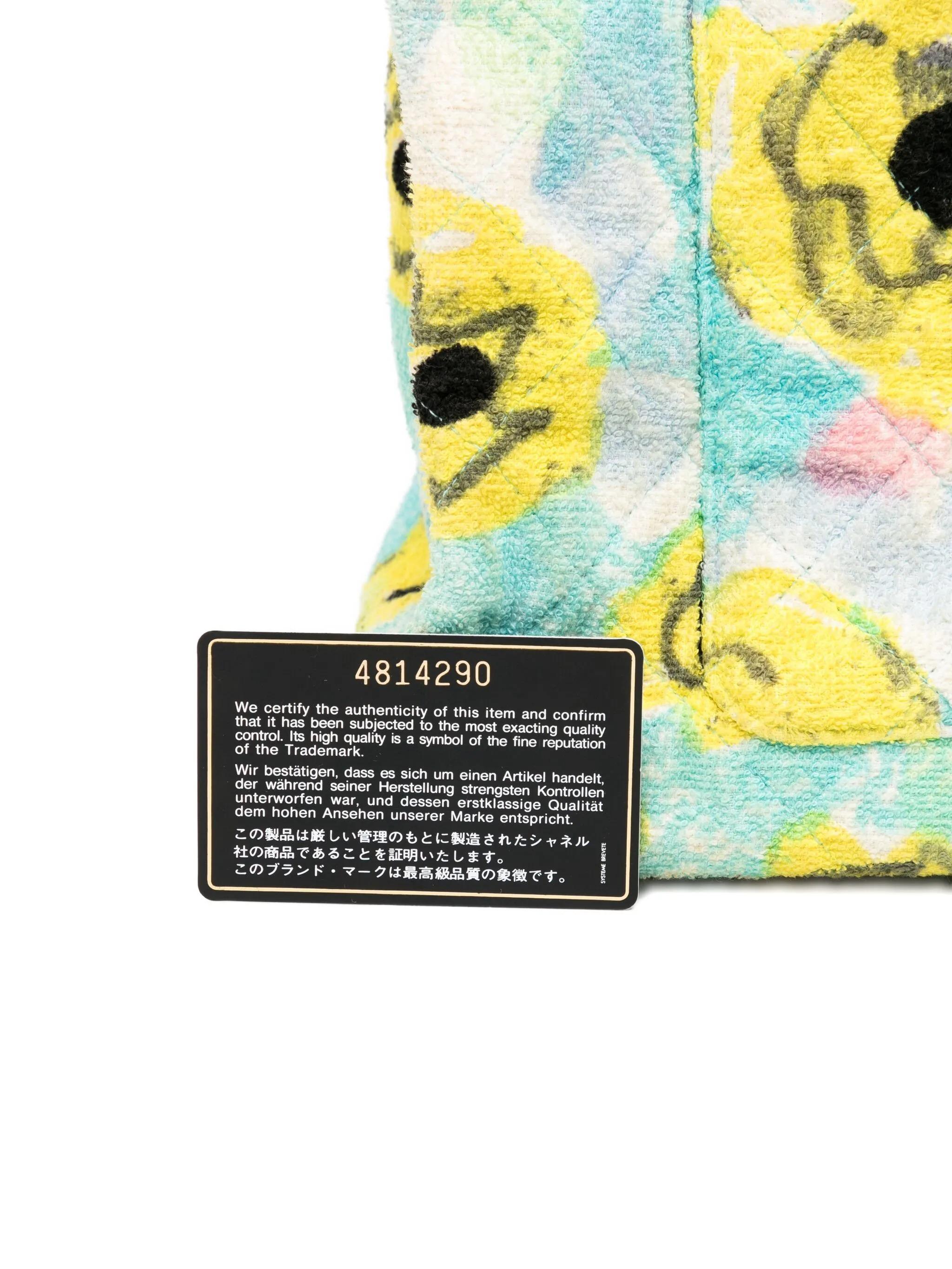 Chanel 90s 1996 Barbie Multicolor Aqua Azul Amarillo Floral Toalla Grande Bolso Tote en venta 5