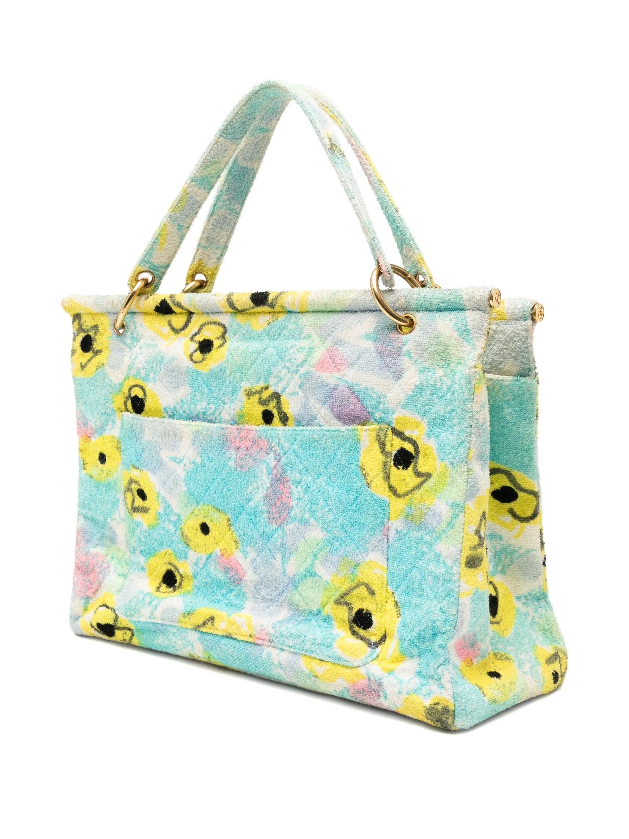 Chanel 90s 1996 Barbie Multicolor Aqua Azul Amarillo Floral Toalla Grande Bolso Tote en venta 1