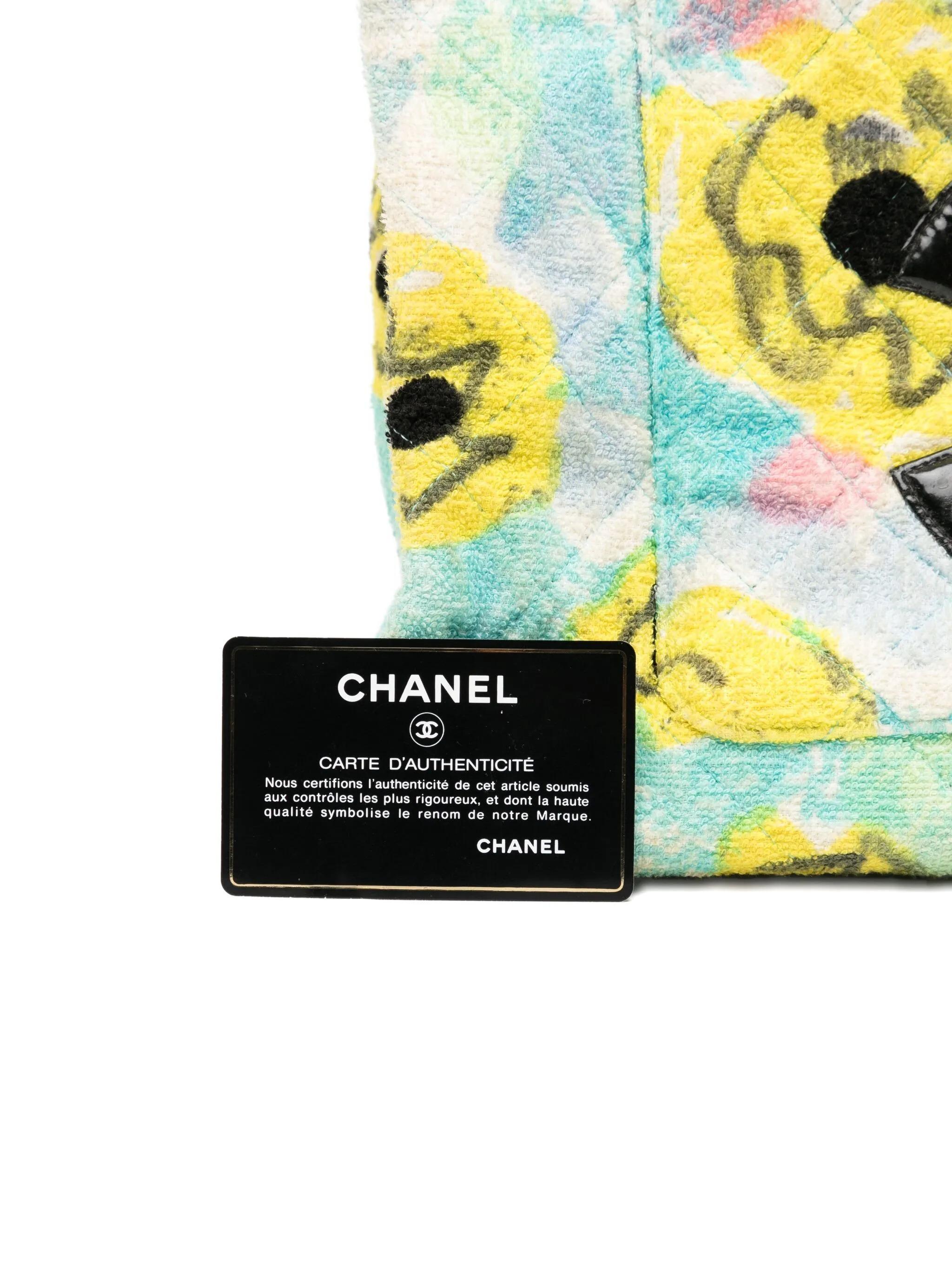 Chanel 90s 1996 Barbie Multicolor Aqua Azul Amarillo Floral Toalla Grande Bolso Tote en venta 4