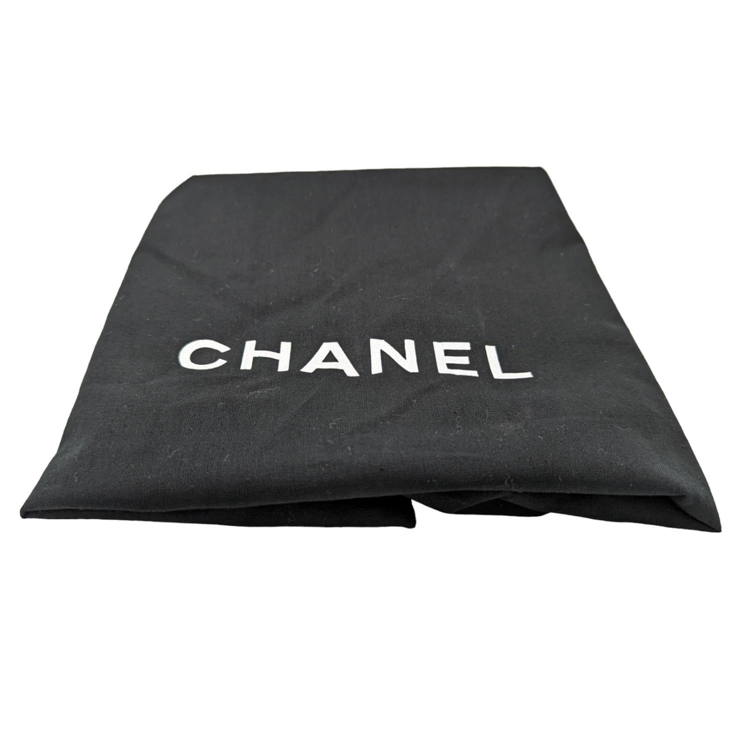 Chanel 90s Black Calfskin CC Chain XL Shopper Tote For Sale 4