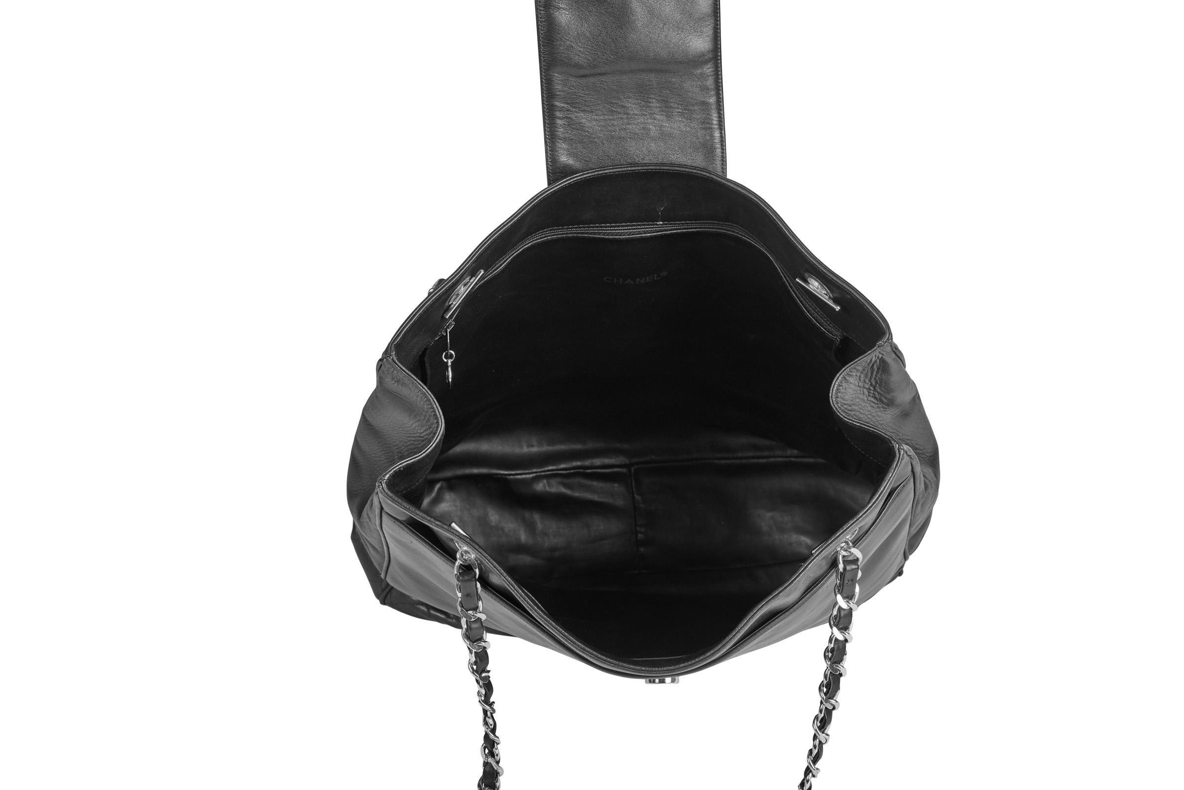 Chanel 90s Black Large Vintage Leather Shoulder Bag 4