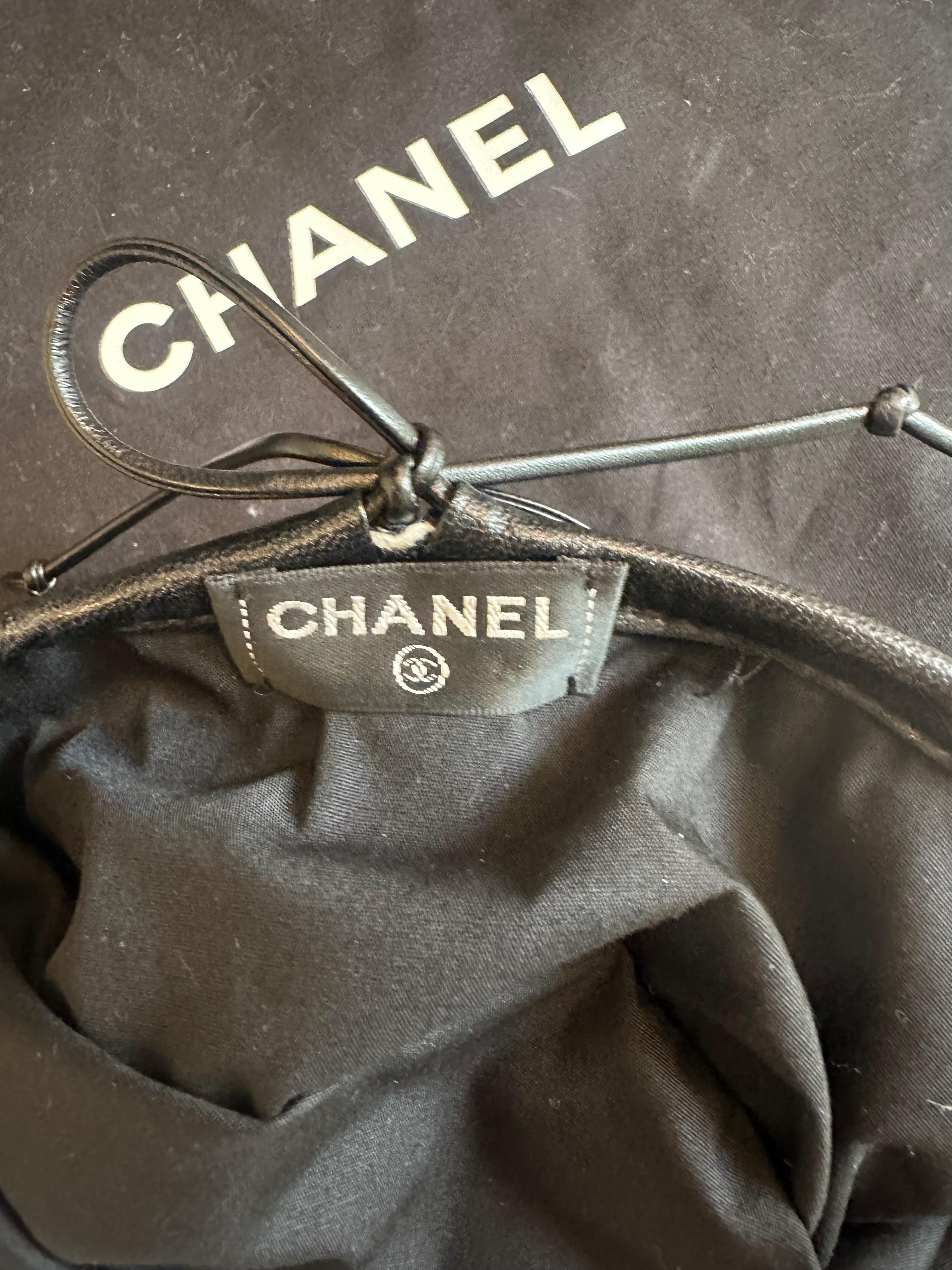 Chanel 90's CC logo houndstooth print wool beret with leather trim For Sale 2