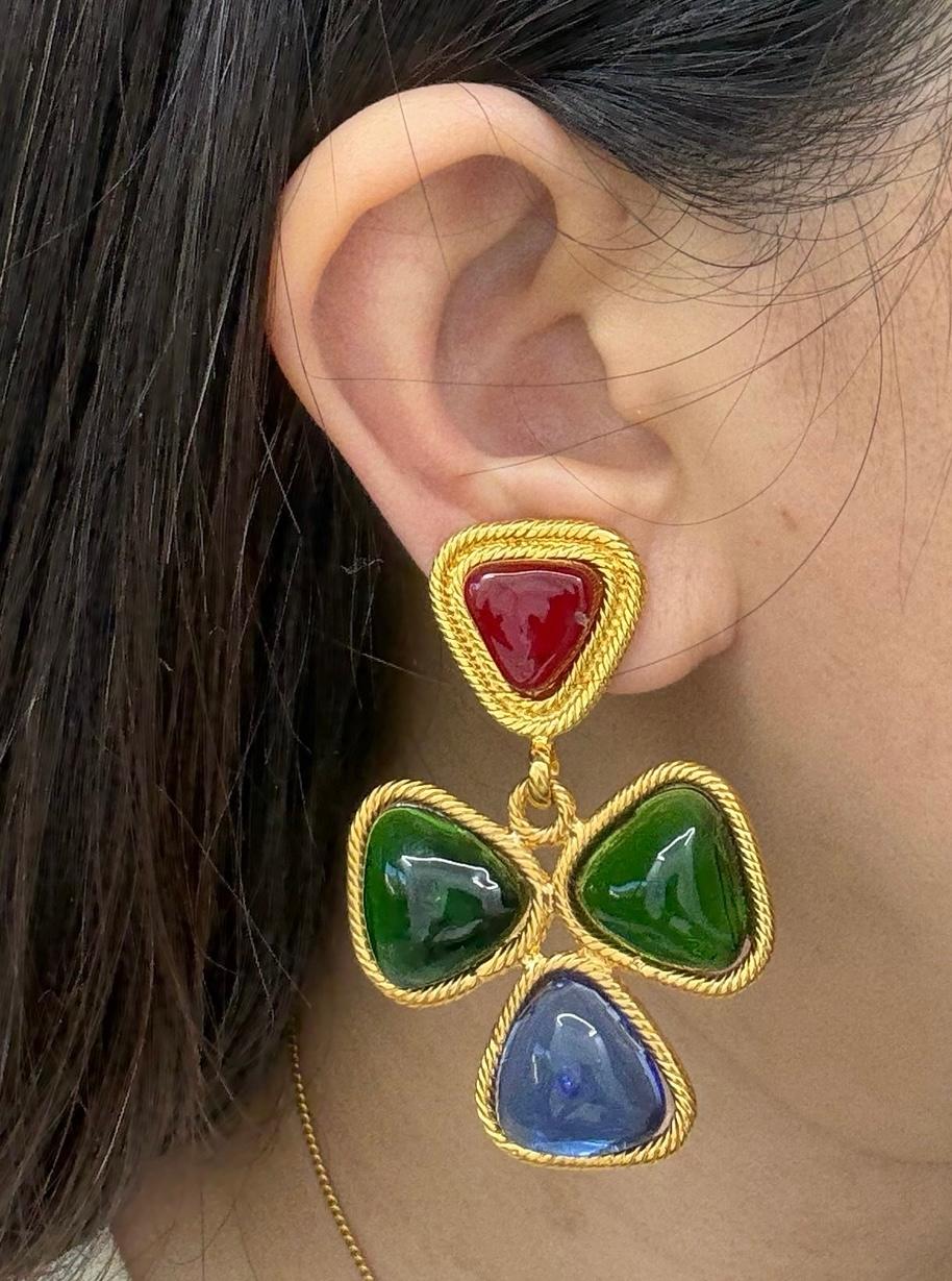 Chanel 90s Collection Pendientes de clip trébol Gripoix multicolor en venta 10