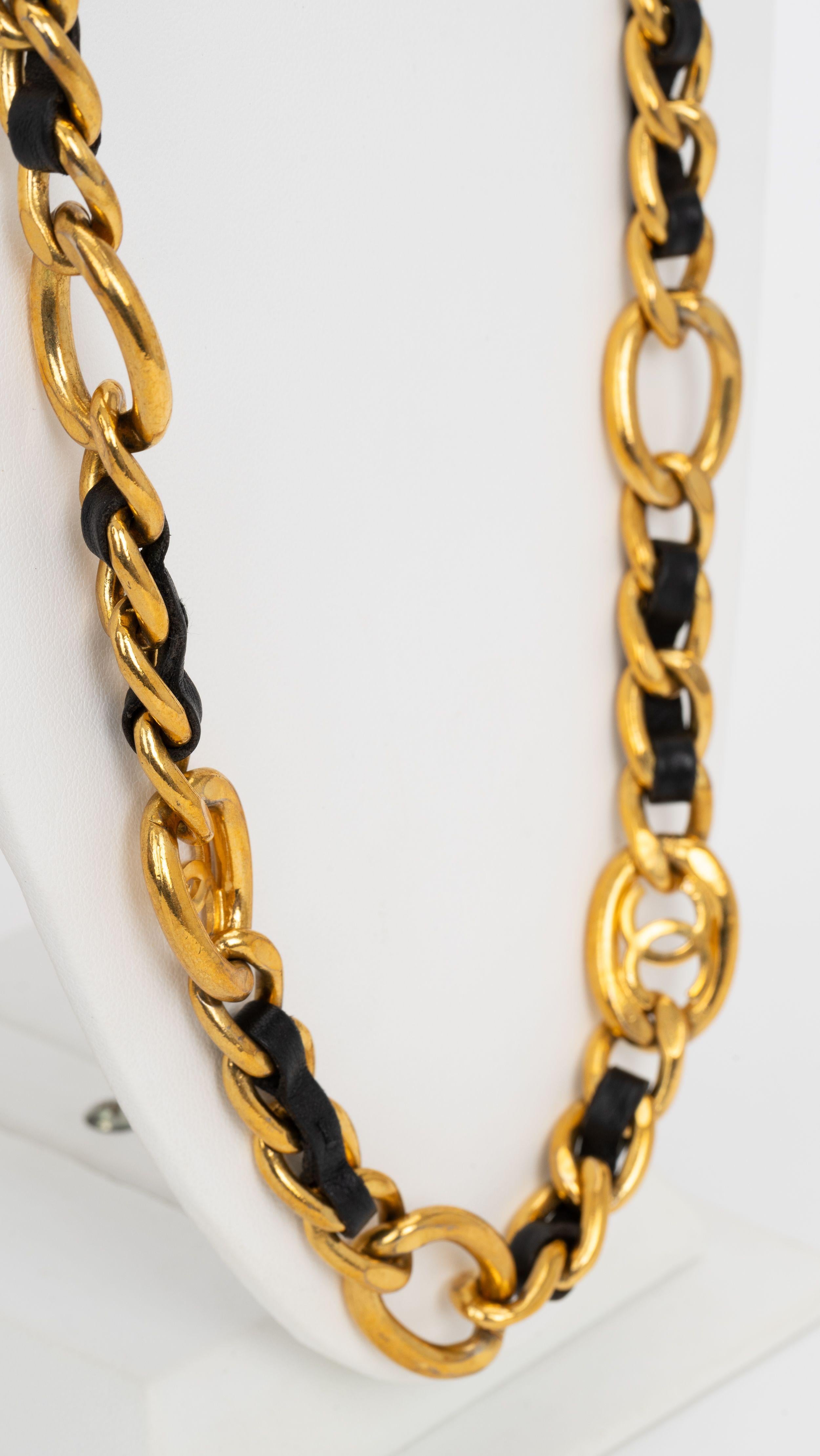 CHanel 90s Gold Belt with Black Leather In Good Condition In West Hollywood, CA