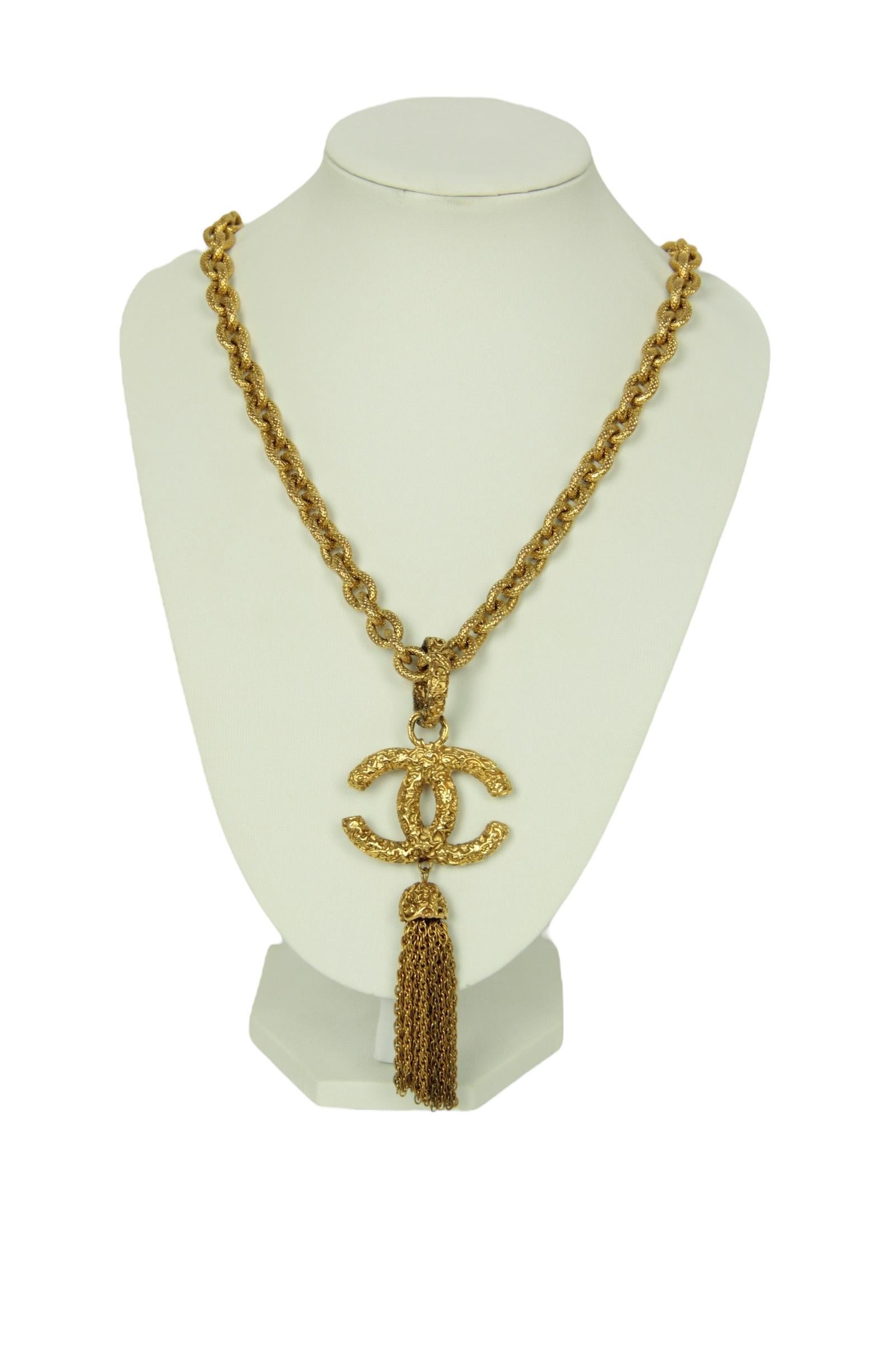 Chanel '90s Gold Vintage Textured CC Tassel Necklace In Excellent Condition For Sale In New York, NY