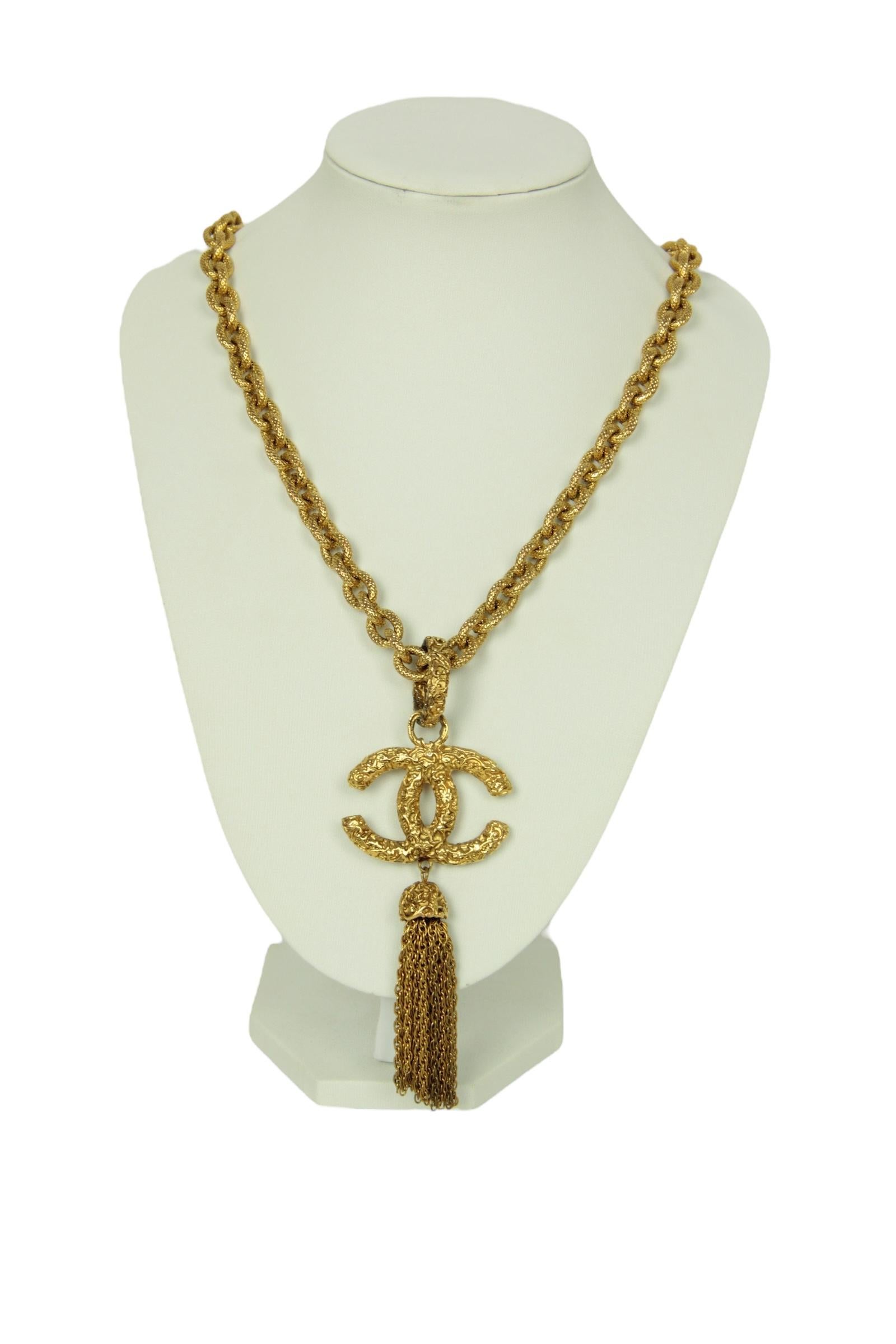 Chanel '90s Gold Vintage Textured CC Tassel Necklace In Excellent Condition In New York, NY