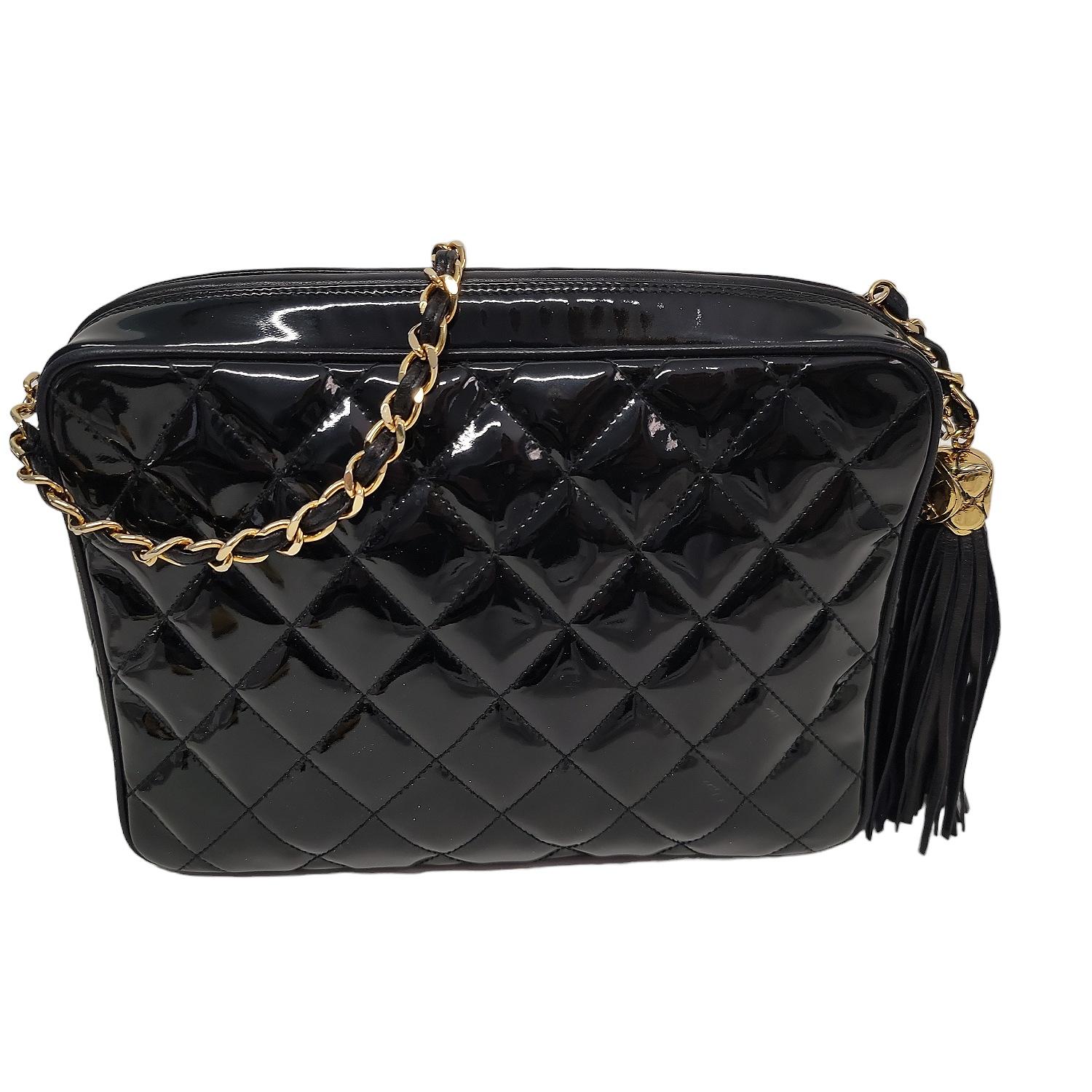 Chanel 90s Quilted Patent Timeless Camera Tassel Crossbody Pour femmes en vente