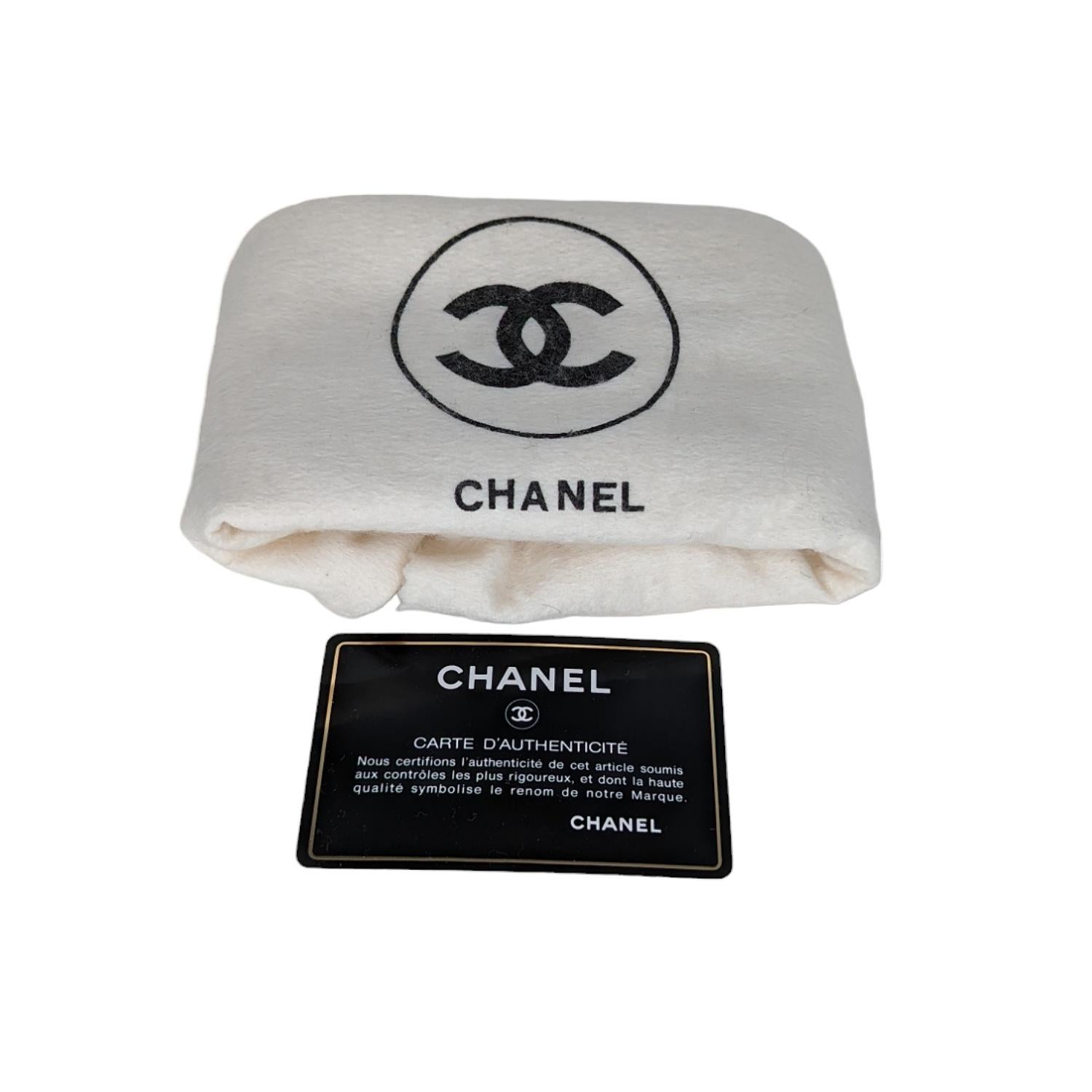 Chanel 90er Jahre Roter gesteppter Mini CC-Messenger aus Lammfell mit Klappe im Angebot 5