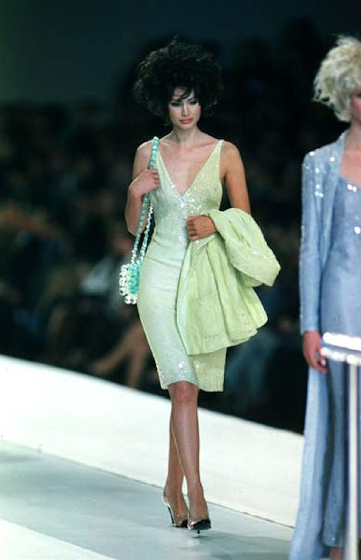 Gris Chanel 1997 Runway Vintage Blue Green Clutch Minaudière Bag en vente