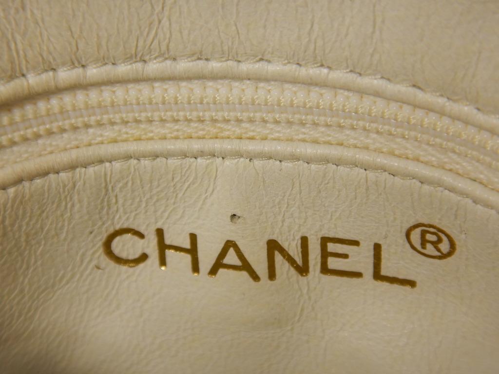 Chanel 90s Vintage Quilted White Lambskin Leather Round Fringe Pochette For Sale 12
