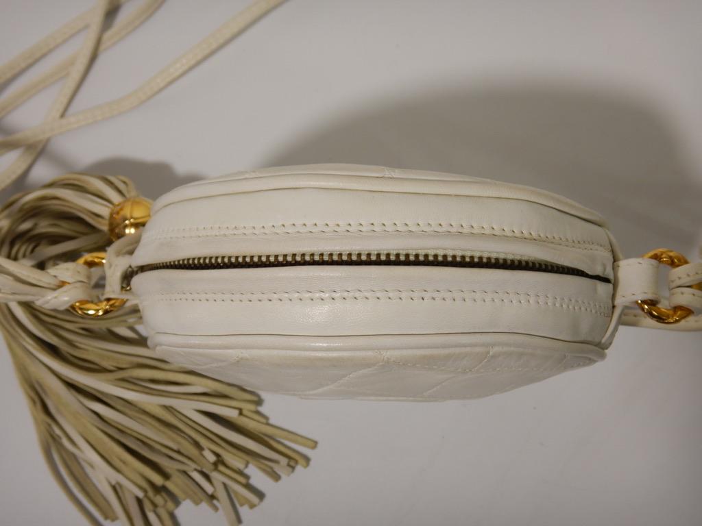 Chanel 90s Vintage Quilted White Lambskin Leather Round Fringe Pochette For Sale 2