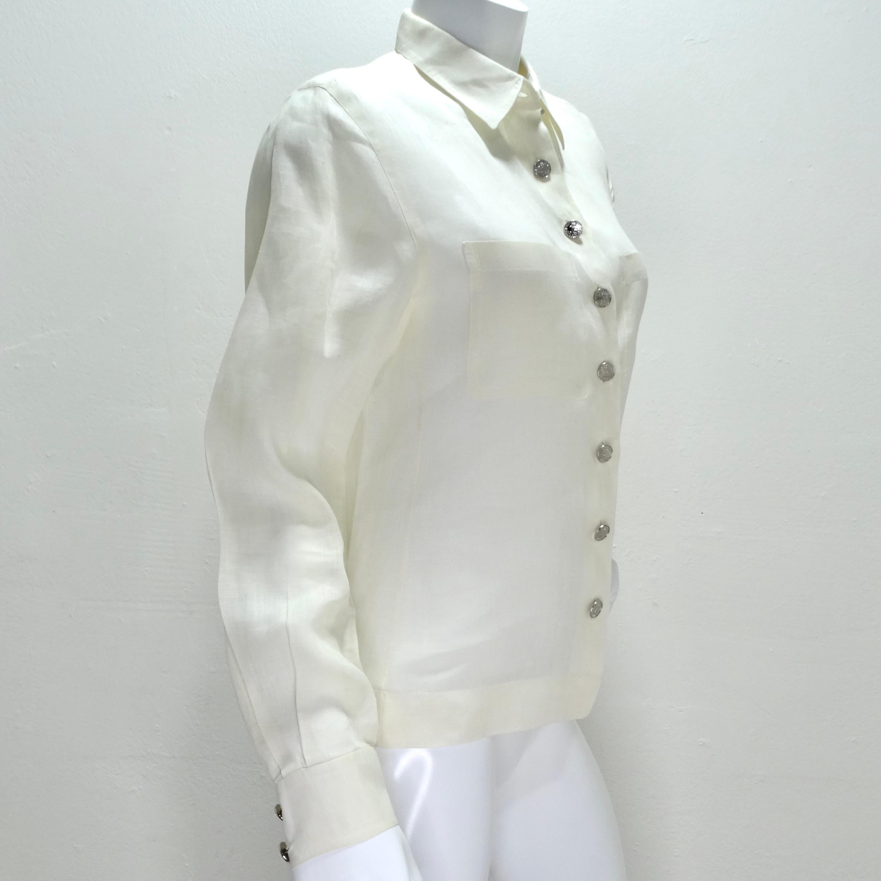 Chanel 90er Jahre Weißes Leinenhemd mit Knopfleiste im Angebot 1