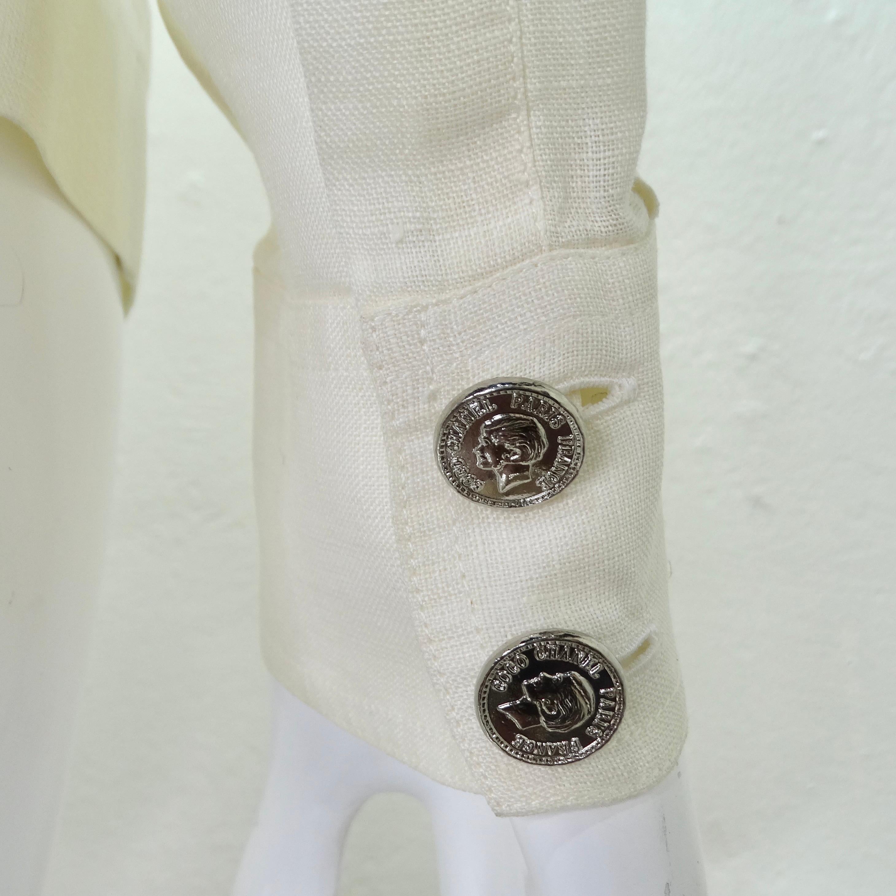 Chanel 90er Jahre Weißes Leinenhemd mit Knopfleiste im Angebot 3