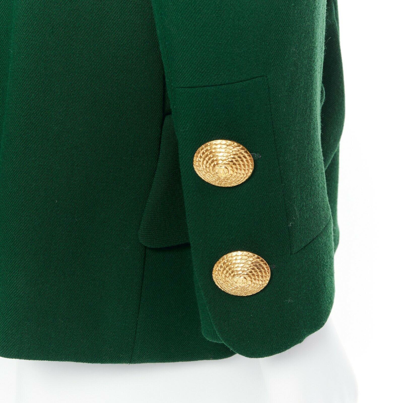 CHANEL 92A vintage emerald green 4 pockets gold buttons tailored jacket
Brand: CHANEL
Designer: Karl Lagerfeld
Collection: 92A
Model Name / Style: Talored jacket
Material: Other
Color: Green
Pattern: Solid
Closure: Button
Lining material: Silk
Extra