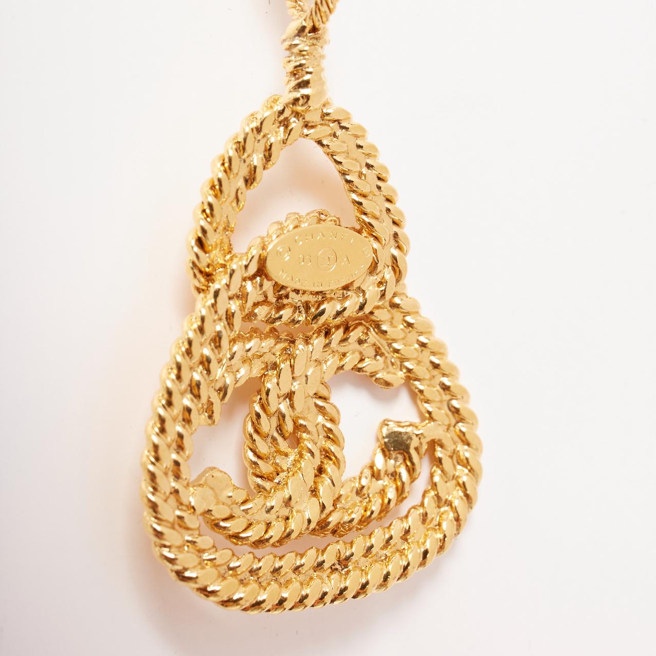 CHANEL 93A Vintage gold tone CC logo pendent chain long necklace For Sale 3