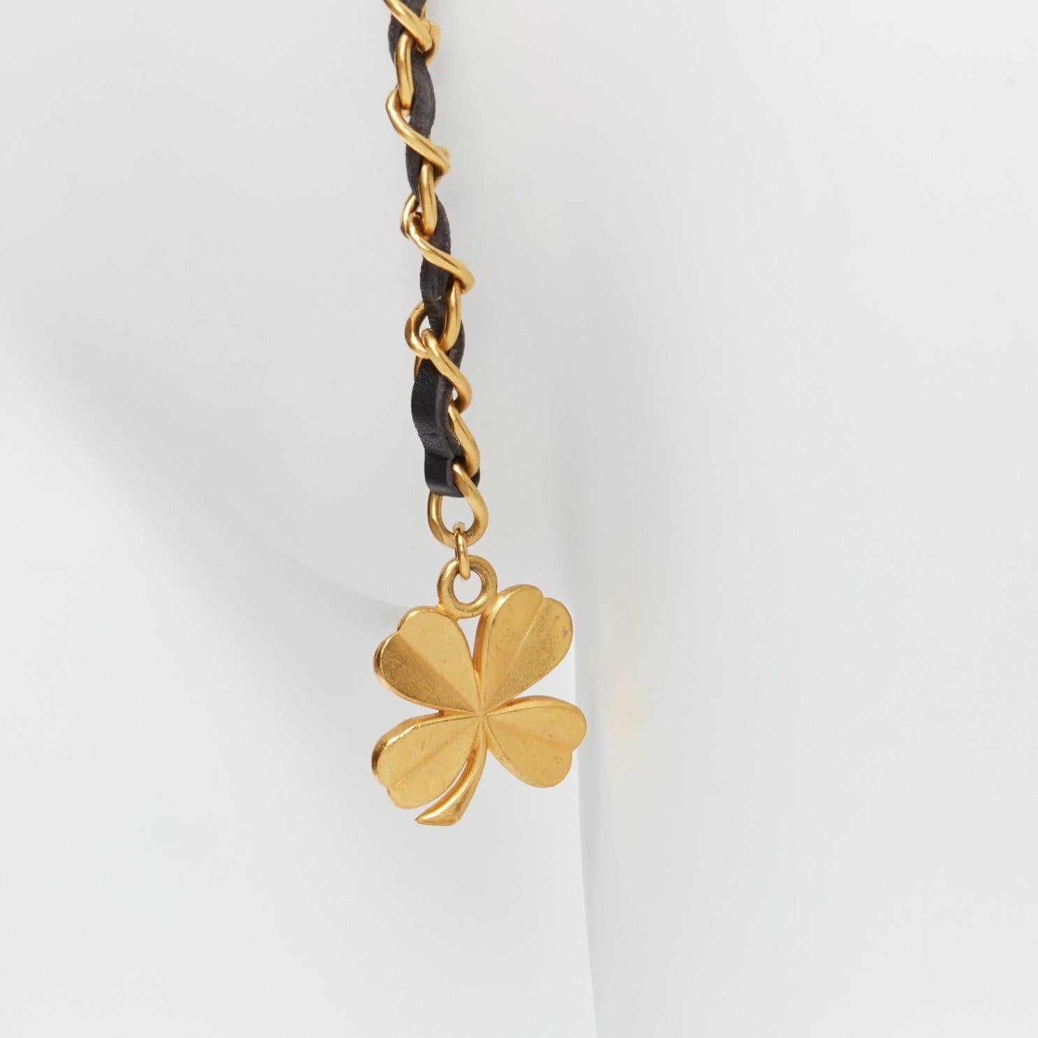 CHANEL 93A Vintage Runway gold Lucky 4 leaf clover leather double chain belt
Reference: TGAS/D00693
Brand: Chanel
Designer: Karl Lagerfeld
Collection: 93A - Runway
Material: Leather, Metal
Color: Black, Gold
Pattern: Solid
Closure: Hook &