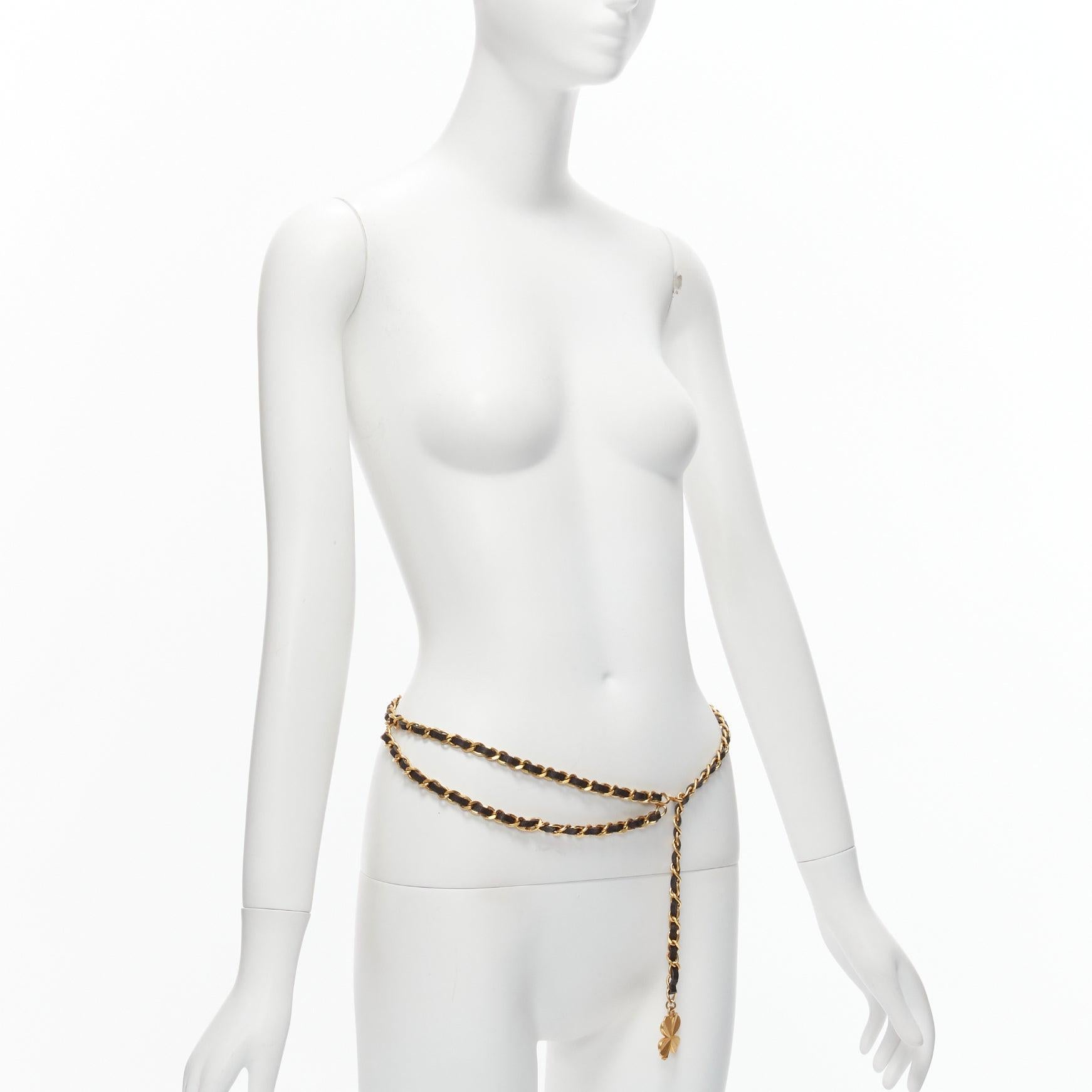 CHANEL 93A Vintage Runway gold Lucky 4 leaf clover leather double chain belt In Good Condition For Sale In Hong Kong, NT