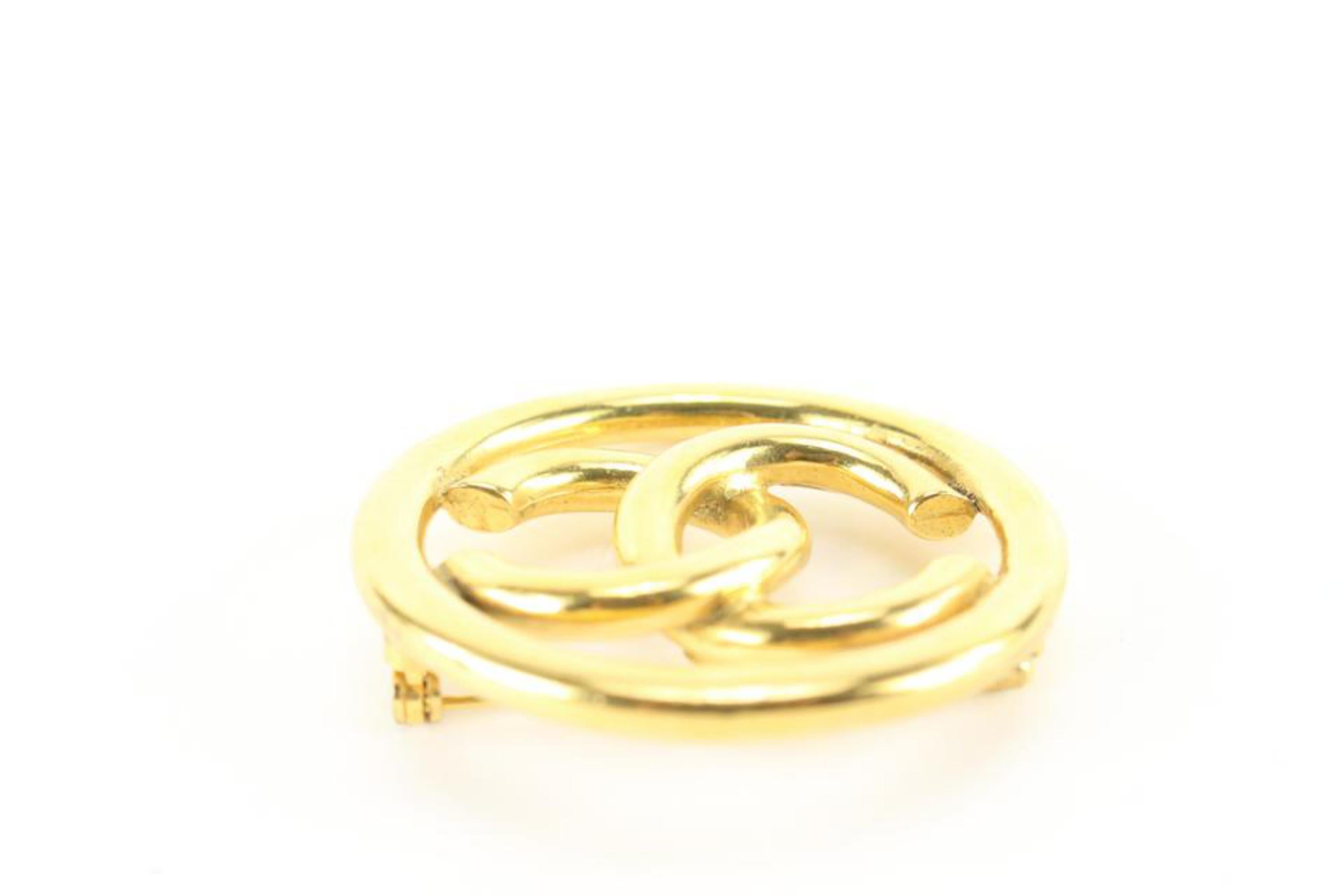 Women's Chanel 93P 24k Gold Plate CC Logo Circle Brooch Pin 31ck824s For Sale