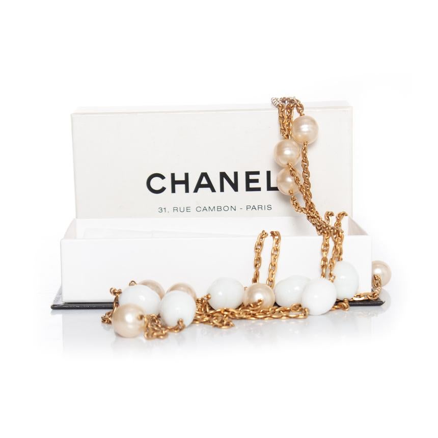 Chanel, 93P Pearl necklace. The item has a little peeling off the fabric on the pearls, overall in good condition. Comes with box. A real vintage collector item.

• CONDITION: good condition 
• SIZE: one size 
• MEASUREMENTS: drop length 120 cm,