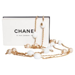 Retro Chanel, 93P Pearl necklace