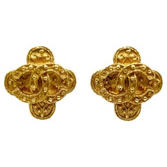 Retro Chanel 94A Clover Stud Earrings Baroque Gold Plated 66231