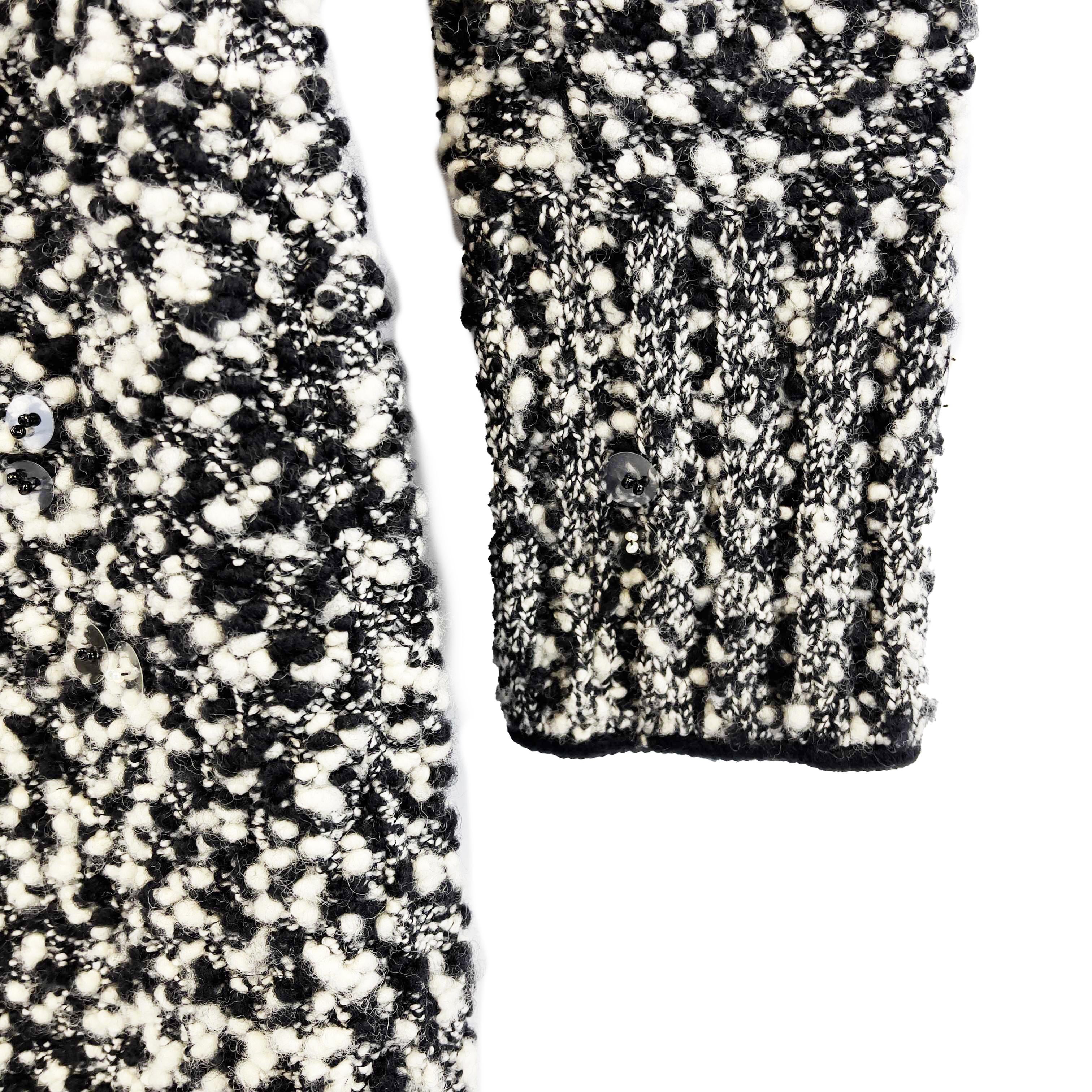 	CHANEL - 94A Knit Clear Sequin Dress - Black & White - 38 US 6 In Excellent Condition For Sale In Sanford, FL