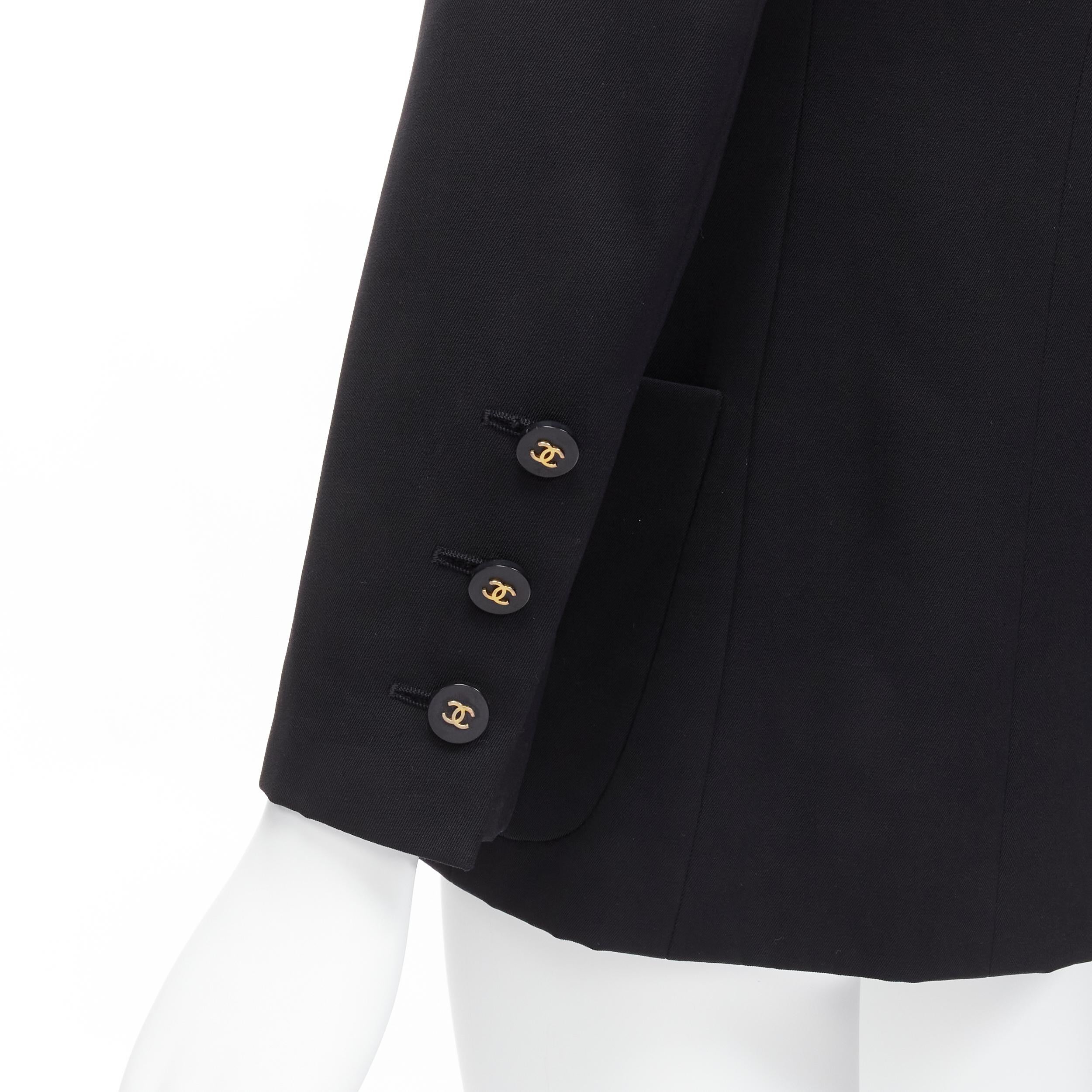 CHANEL 94A Vintage black wool gold CC button monogram lining blazer FR34 XS
Reference: TGAS/D00331
Brand: Chanel
Designer: Karl Lagerfeld
Collection: Fall 1994
Material: Wool
Color: Black, Gold
Pattern: Solid
Closure: Button
Lining: Black Silk
Extra