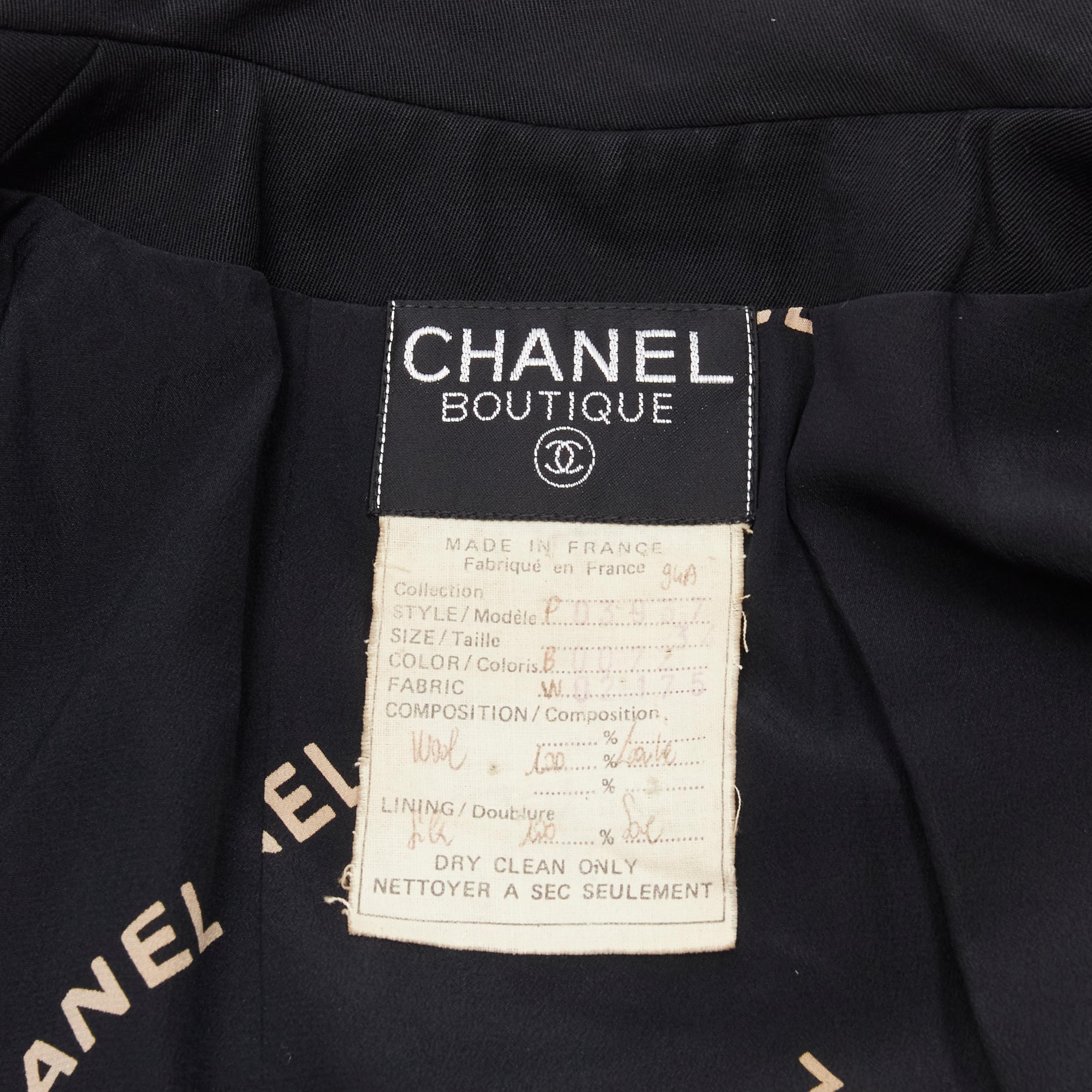 CHANEL 94A Blazer vintage in lana nera oro con bottoni CC e fodera monogramma FR34 XS in vendita 4