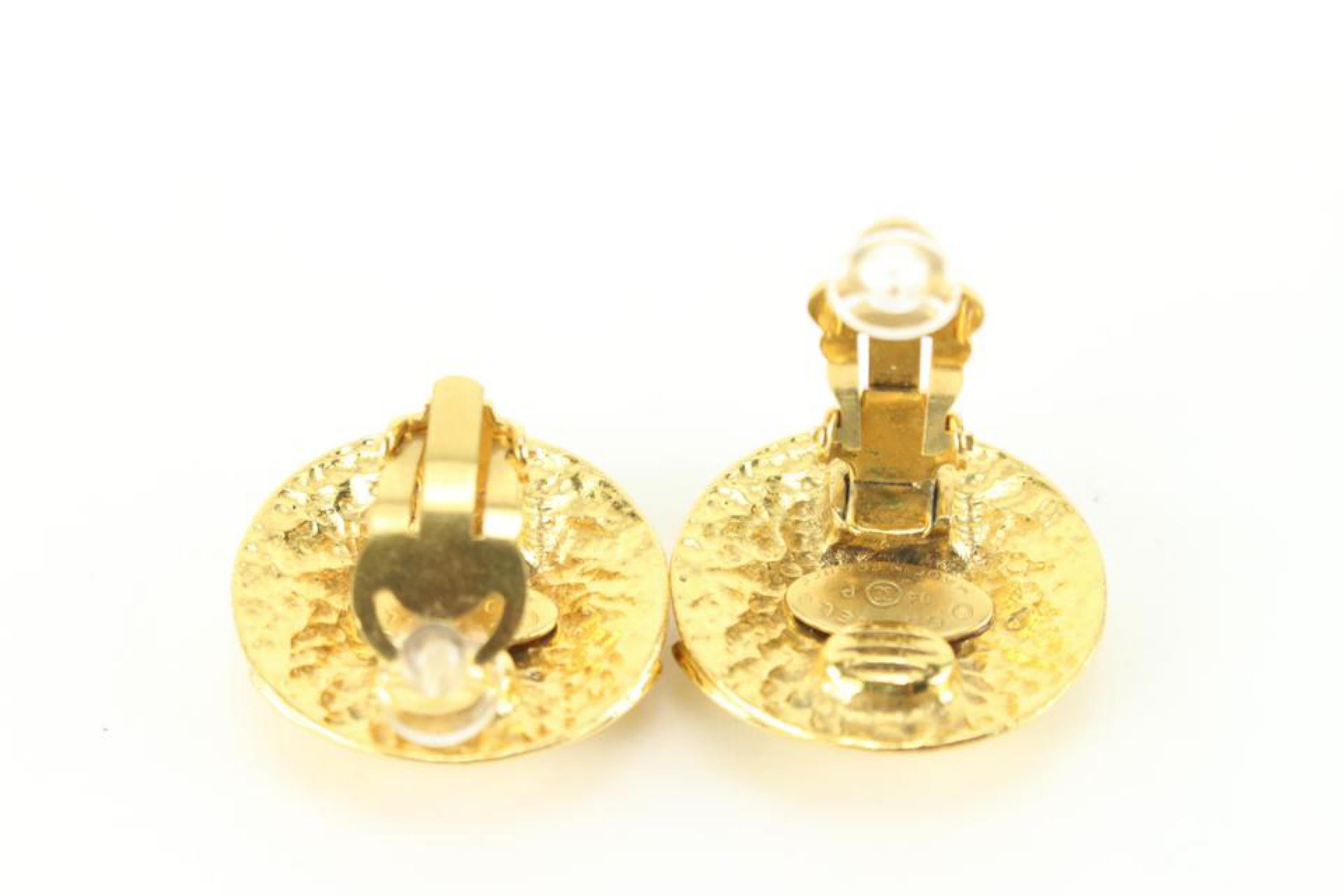 Chanel 94p 24K Gold Plated Hammered CC Logo Earrings 77ck727s In Good Condition In Dix hills, NY