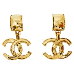 Chanel 23C Pink CC Logo Enamel Drop Earrings 66753 For Sale at