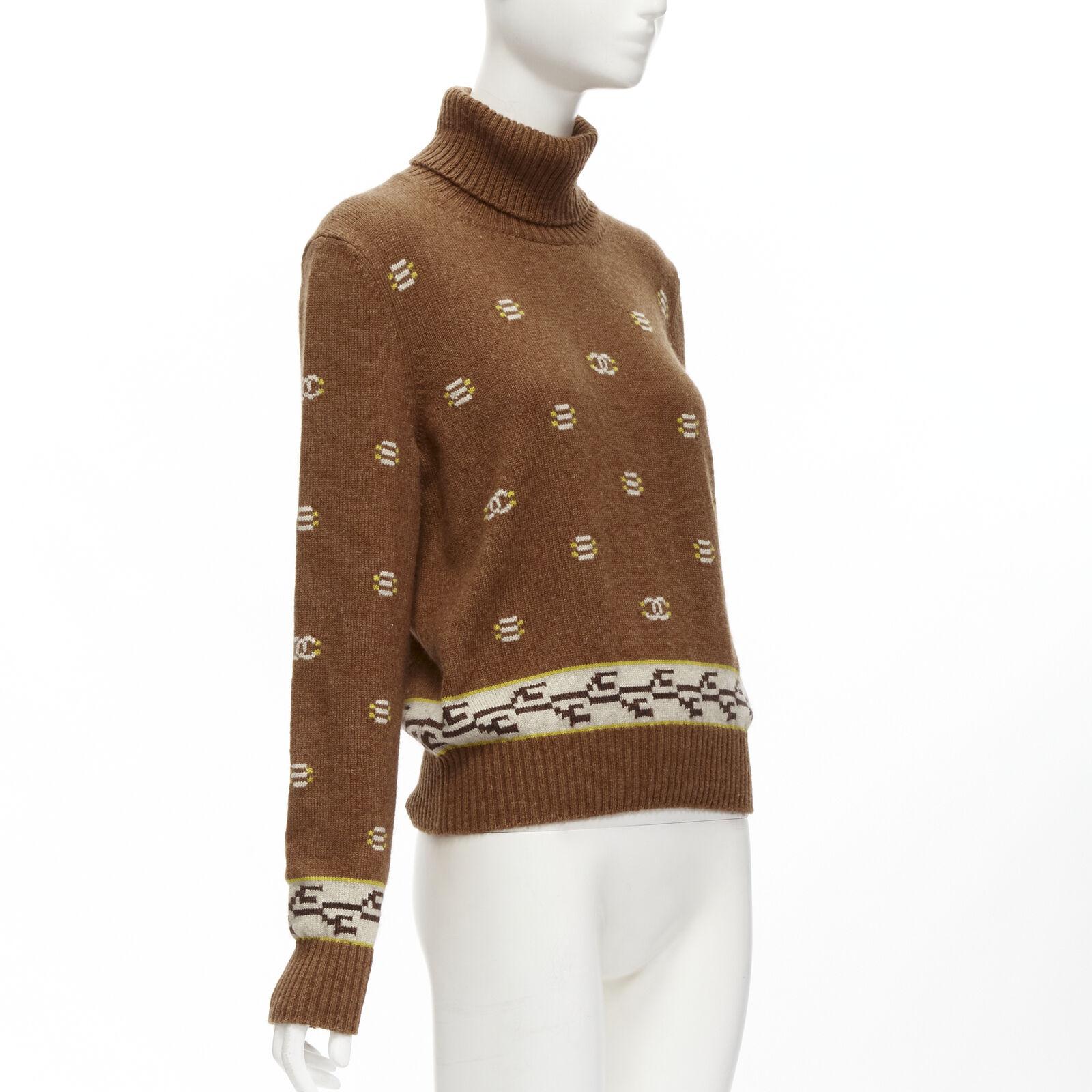 CHANEL 95% cashmere brown yellow CC logo intarsia turtleneck sweater FR42 XL In Excellent Condition For Sale In Hong Kong, NT