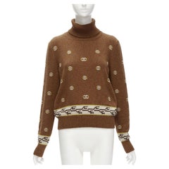 CHANEL Pull à col roulé 95% cachemire marron jaune logo CC intarsia FR42 XL