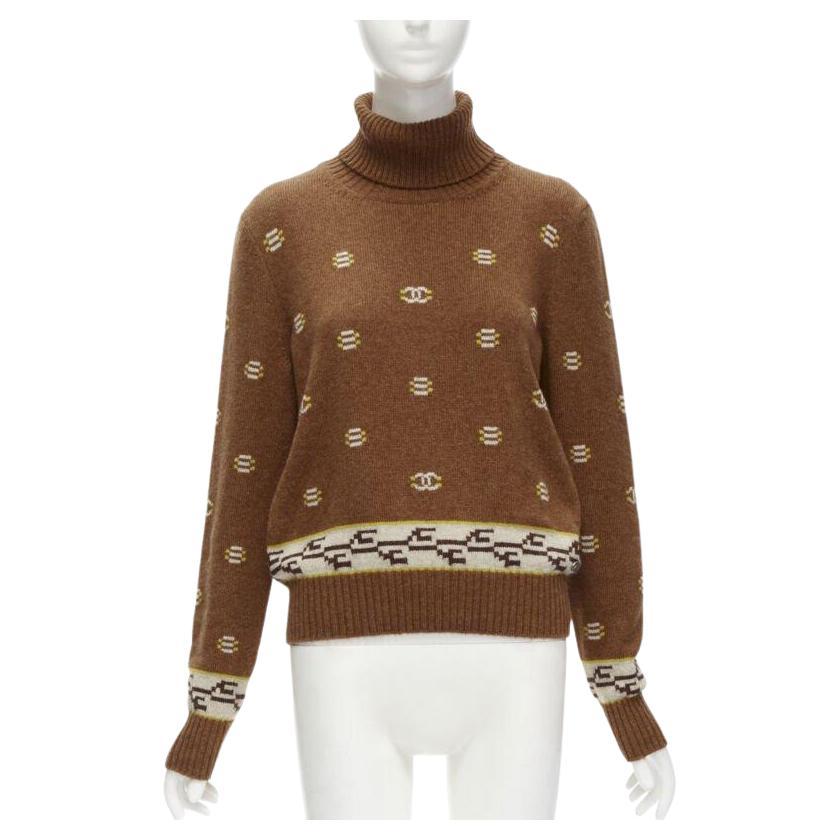 CHANEL 95% cashmere marrone giallo logo CC intarsio maglione dolcevita FR42 XL in vendita