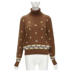 CHANEL 95% Kaschmir braun gelb CC Logo Intarsien-Rollkragenpullover FR42 XL