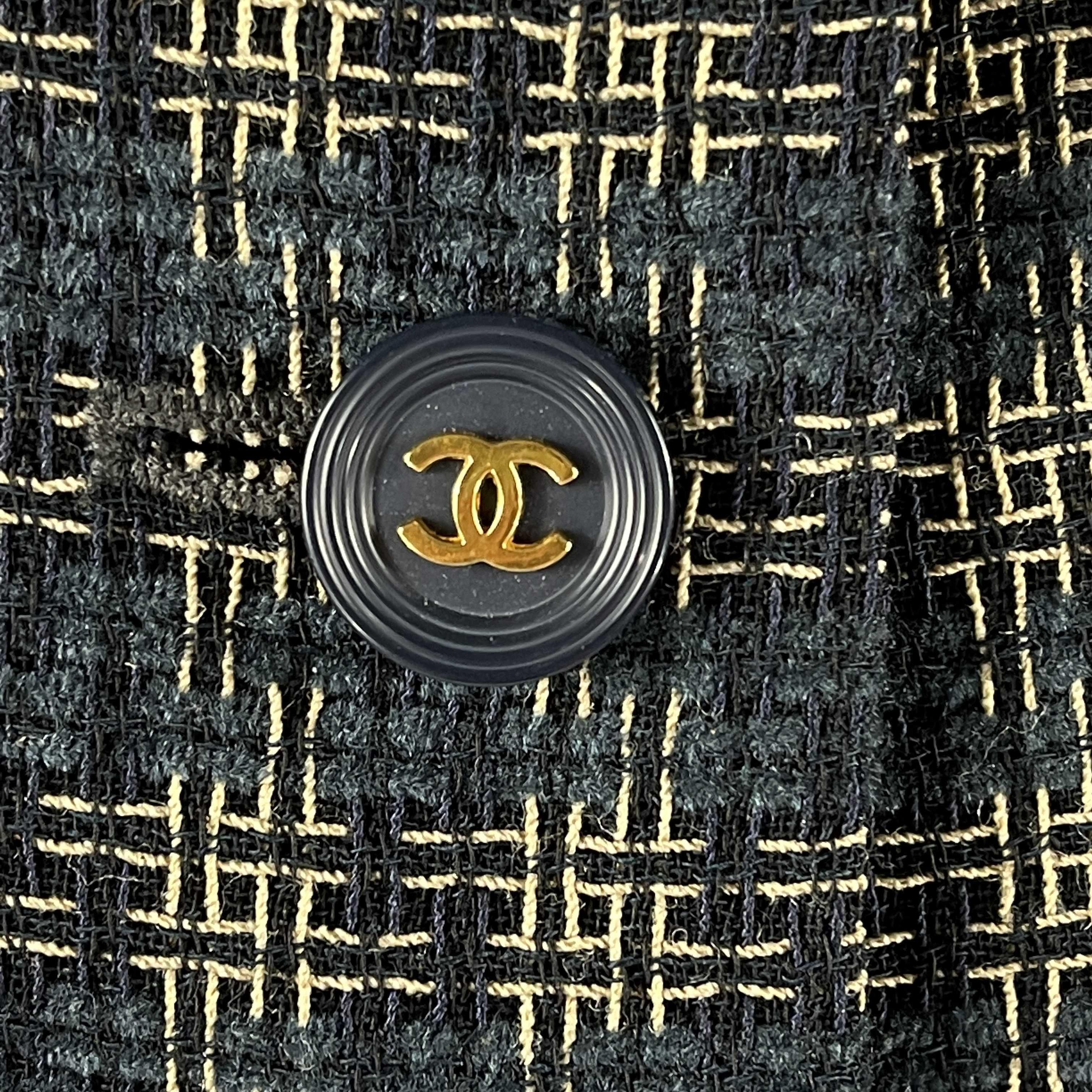 Black CHANEL 95A Vintage Plaid Blazer Navy Blue CC Button / 2 Pockets 38 US 6