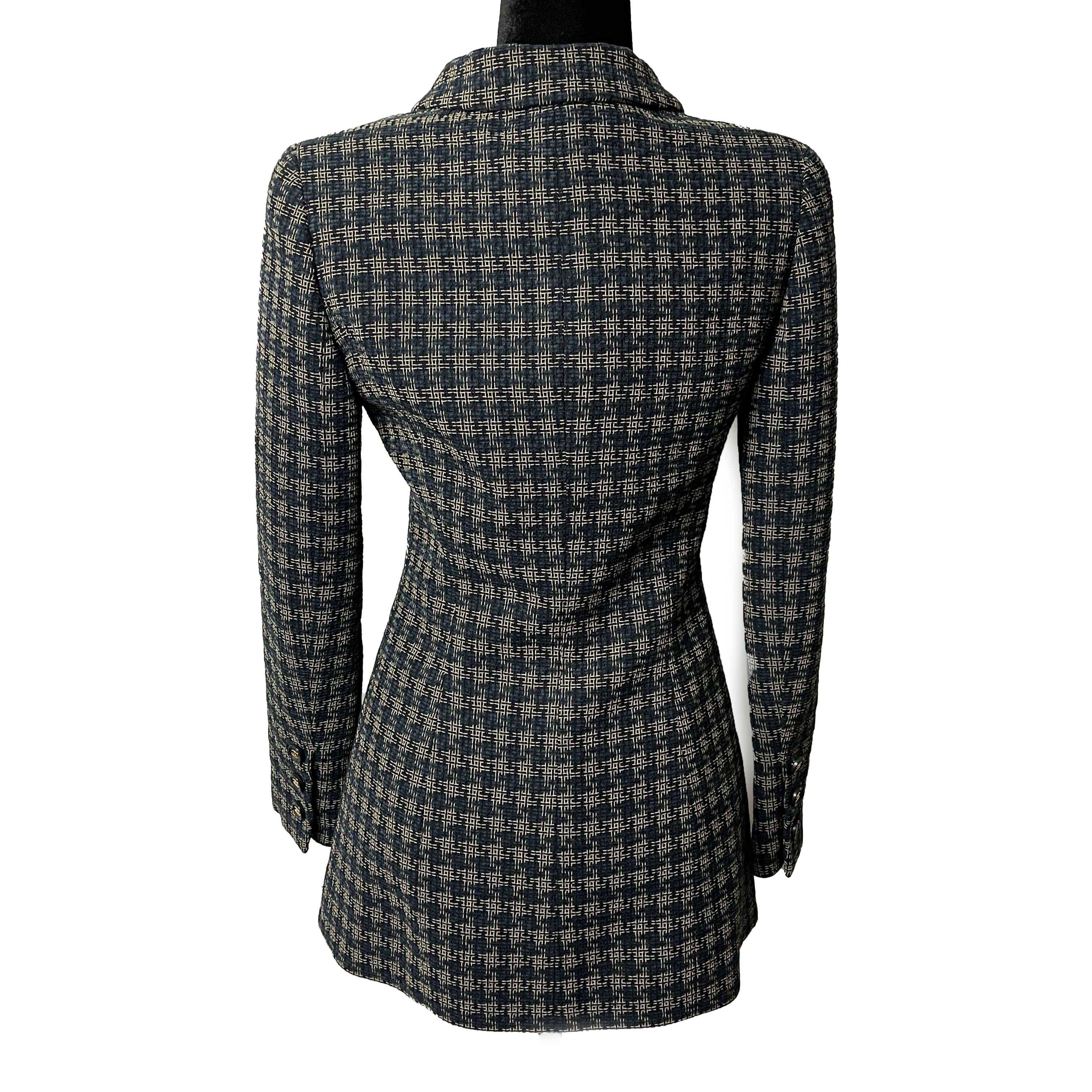 CHANEL 95A Vintage Plaid Blazer Navy Blue CC Button / 2 Pockets 38 US 6 In Excellent Condition In Sanford, FL