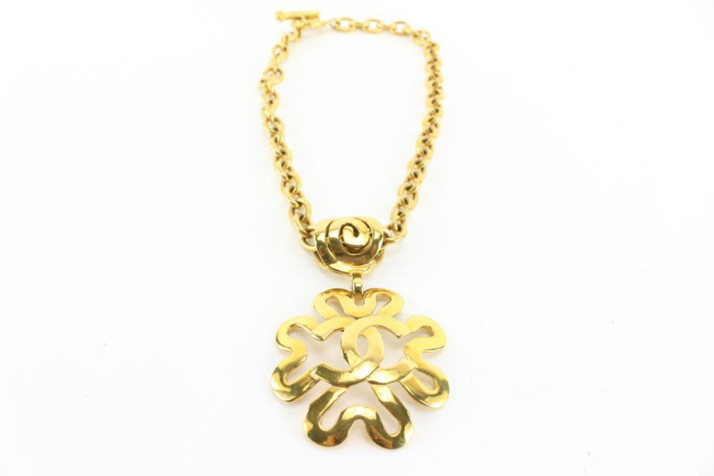 Chanel 95p 24k Gold Plated Jumbo CC Logo Clover Chain Necklace 35cc721s In Good Condition For Sale In Dix hills, NY