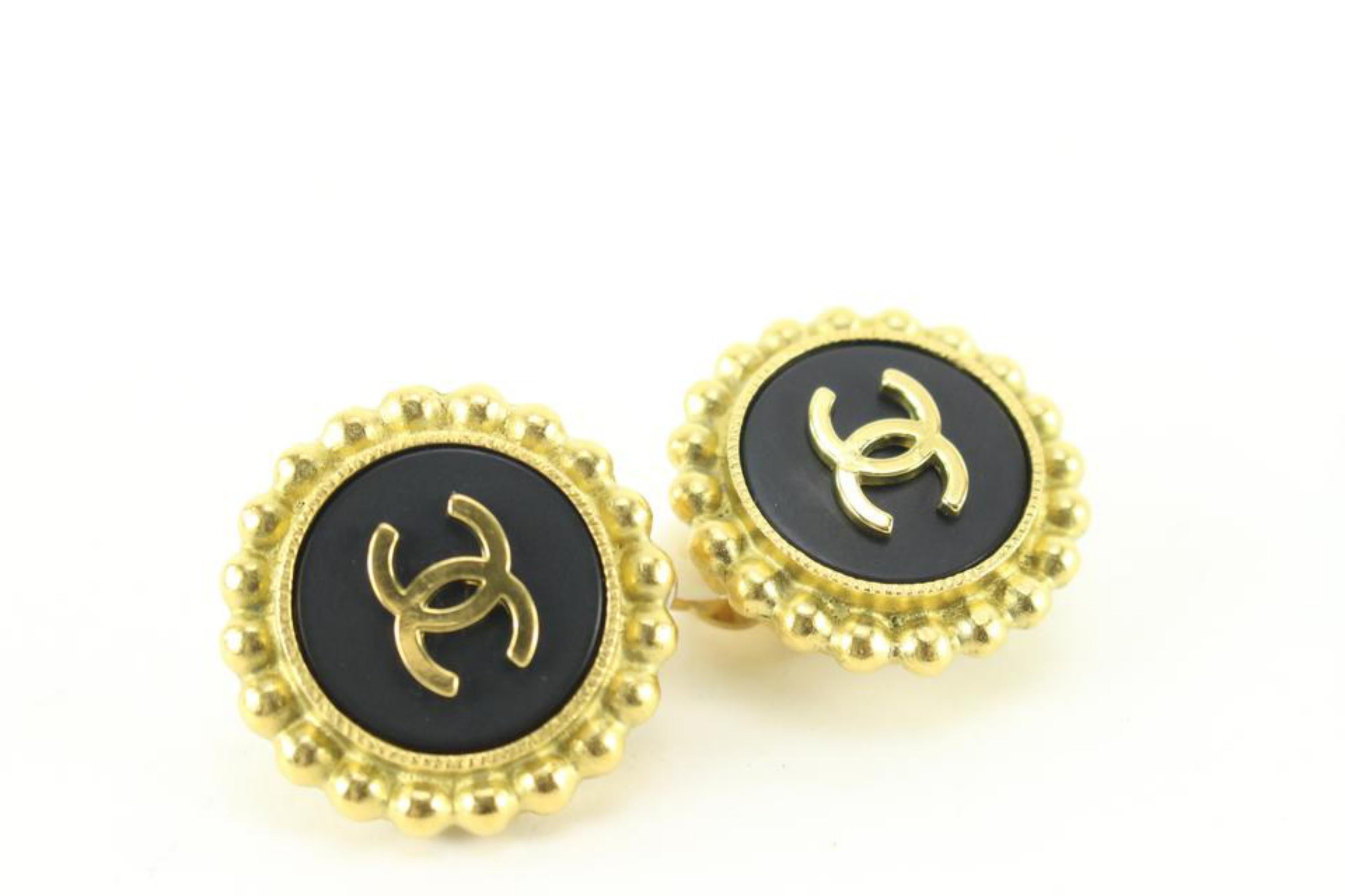 Chanel 95p Black x 24k Gold Plated CC Earrings68cc718s In Excellent Condition For Sale In Dix hills, NY