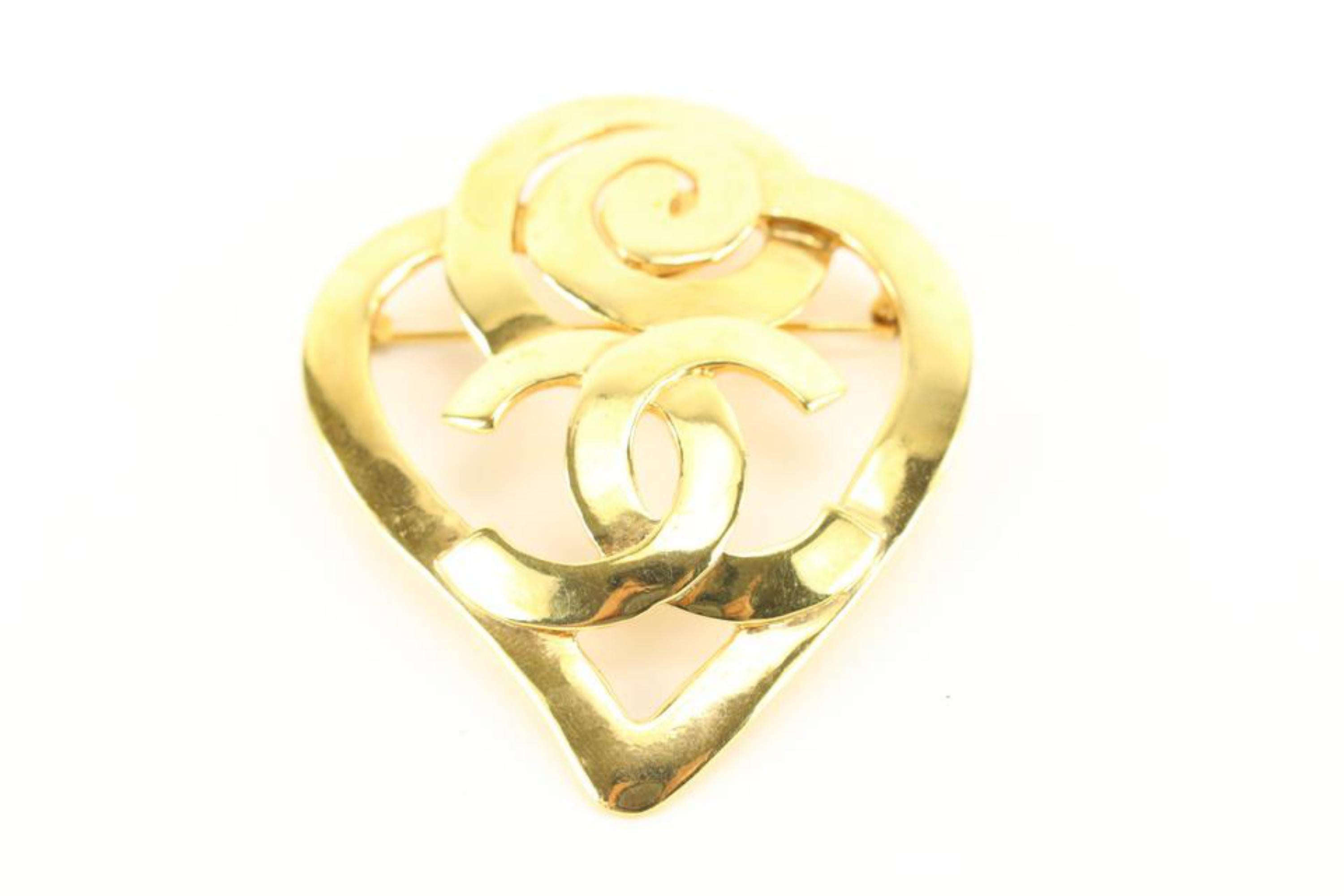 Chanel 95p Broche en forme de cœur spiralé avec épingle CC Corsage 29ck824s Bon état - En vente à Dix hills, NY