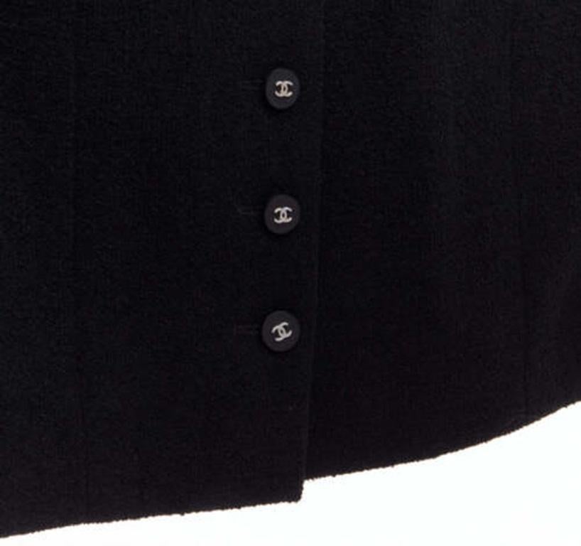 CHANEL 96A black wool tweed CC silver logo button pencil skirt FR44 XXL
Reference: CNLE/A00229
Brand: Chanel
Designer: Karl Lagerfeld
Collection: 96A
Material: Wool, Blend
Color: Black
Pattern: Solid
Closure: Zip
Lining: Black Silk
Extra Details: