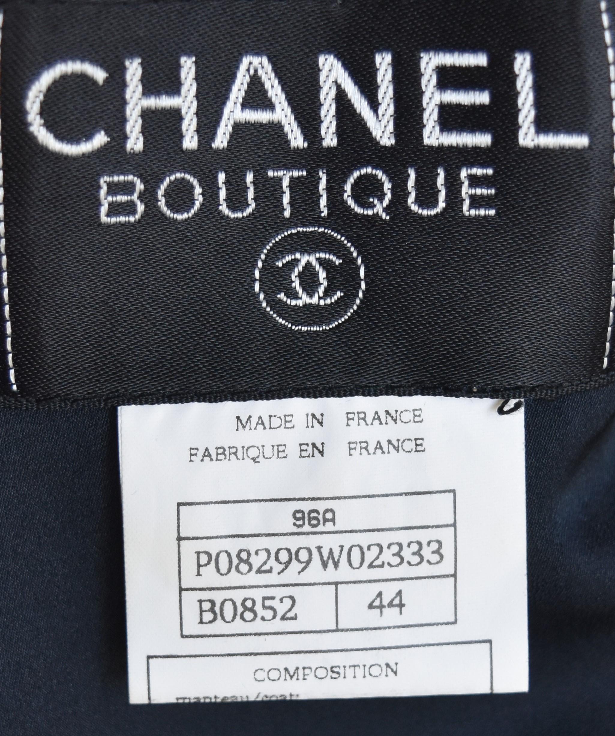 Chanel 96A Fall 1996 Rare To Find CC Logo Gripoix Coat Jacket FR 44 For Sale 4