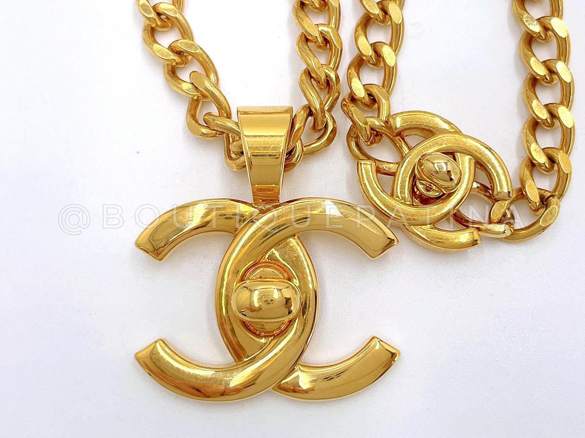 Chanel 96A Vintage Turnlock Necklace 24k GHW 66132 In Excellent Condition For Sale In Costa Mesa, CA