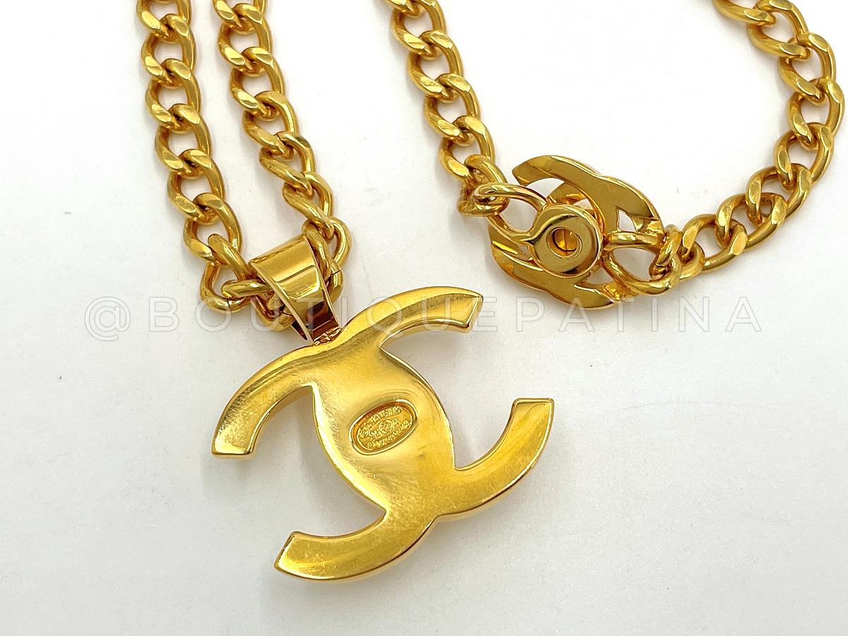 Women's Chanel 96A Vintage Turnlock Necklace 24k GHW 66132 For Sale